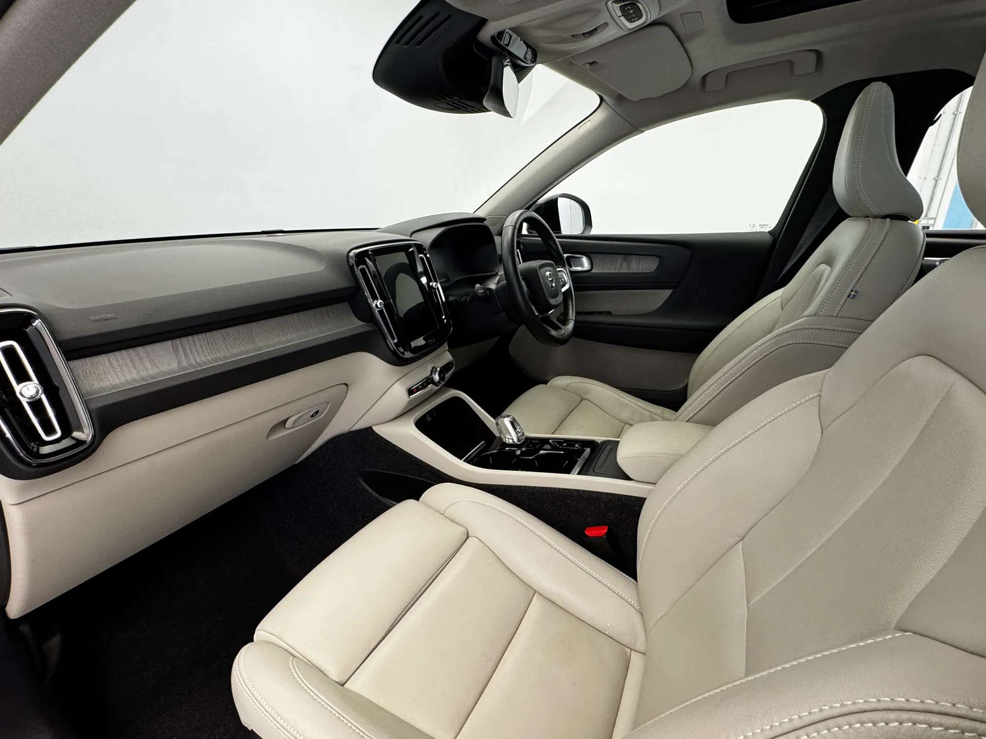 2020 VOLVO XC40 2020 VOLVO XC40