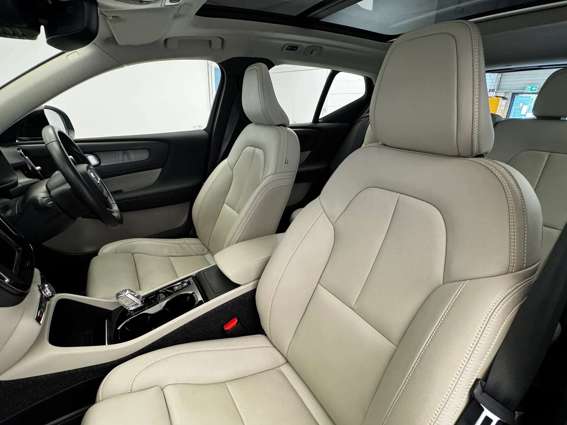2020 VOLVO XC40 2020 VOLVO XC40