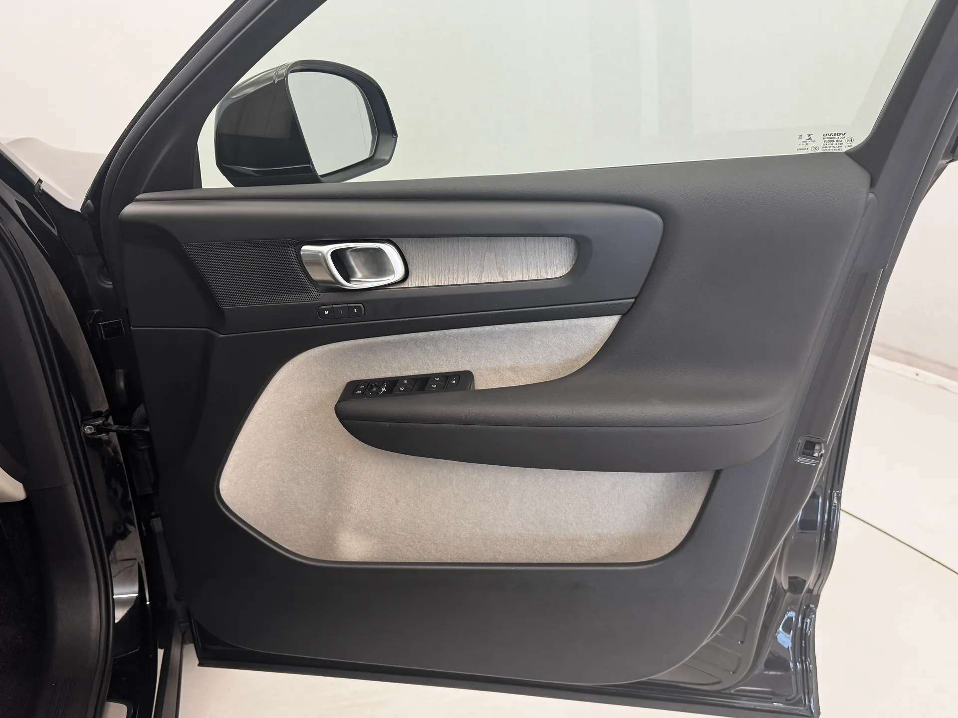 2020 VOLVO XC40 2020 VOLVO XC40