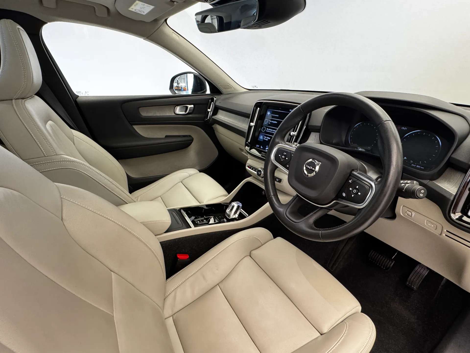 2020 VOLVO XC40 2020 VOLVO XC40
