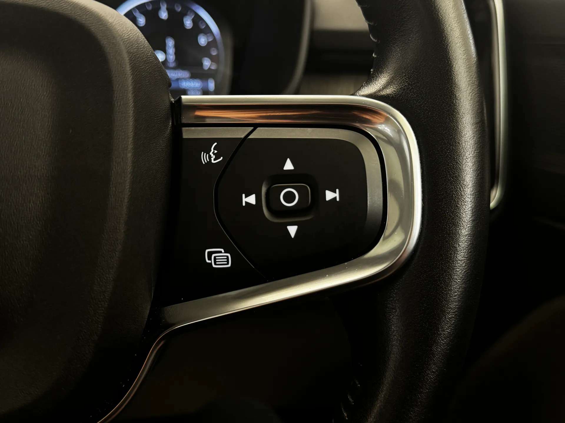 2020 VOLVO XC40 2020 VOLVO XC40