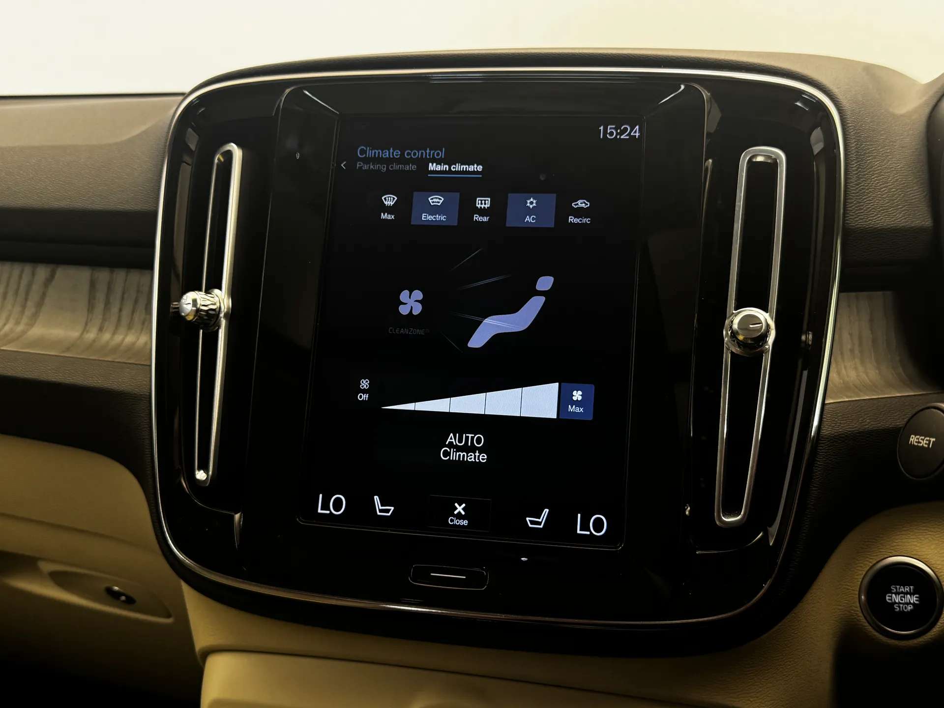 2020 VOLVO XC40 2020 VOLVO XC40