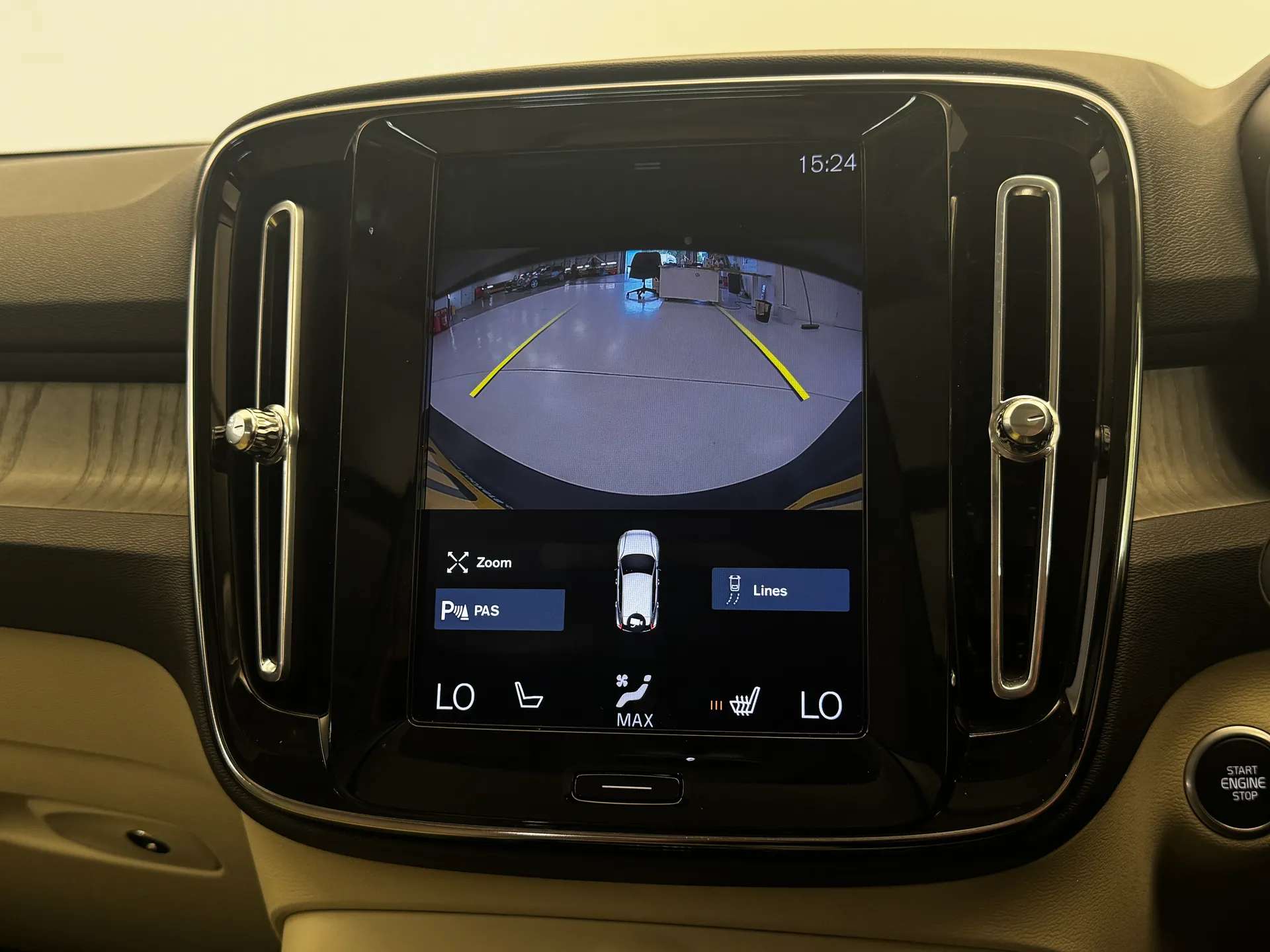 2020 VOLVO XC40 2020 VOLVO XC40