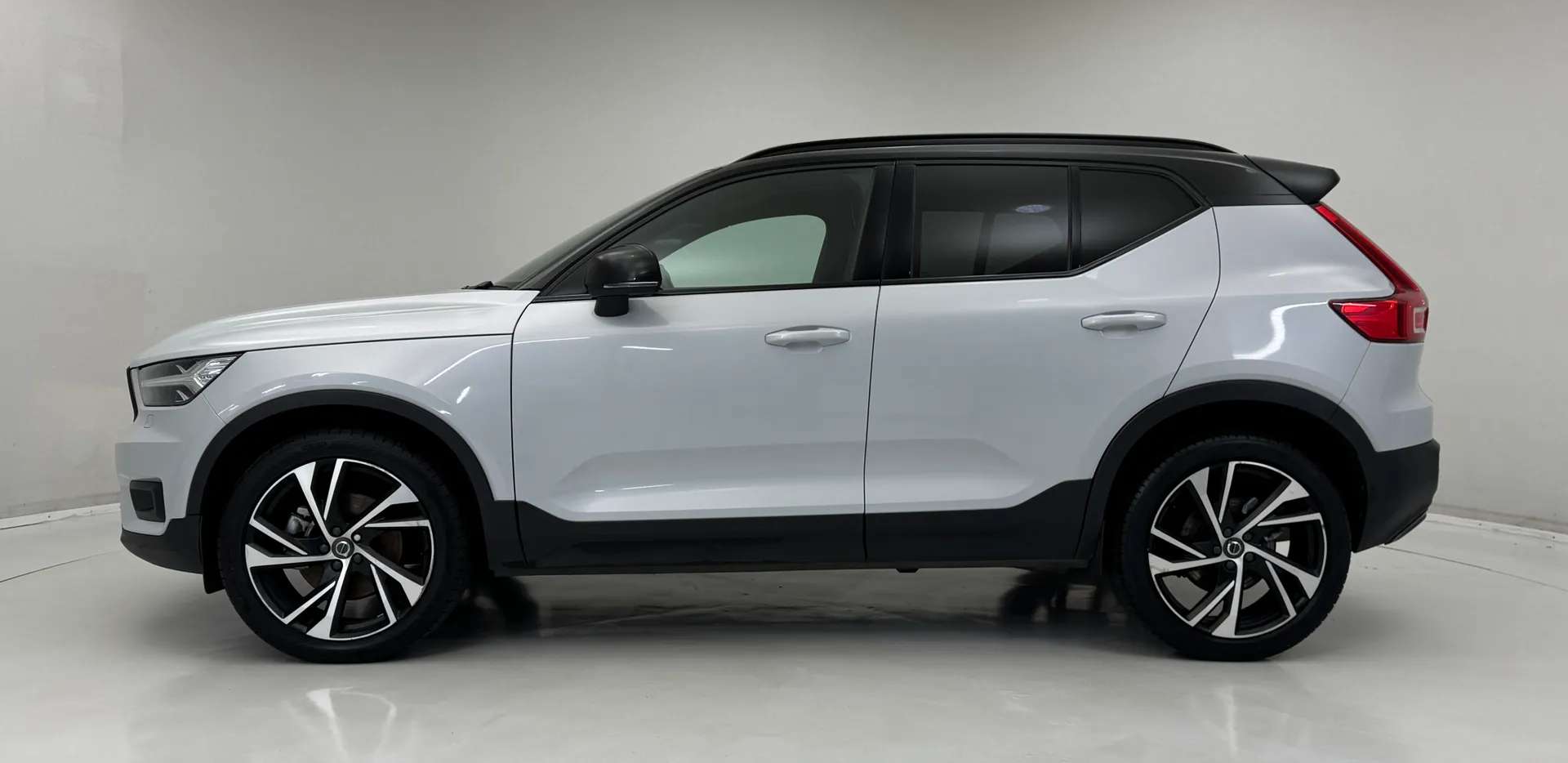 2020 VOLVO XC40 2020 VOLVO XC40