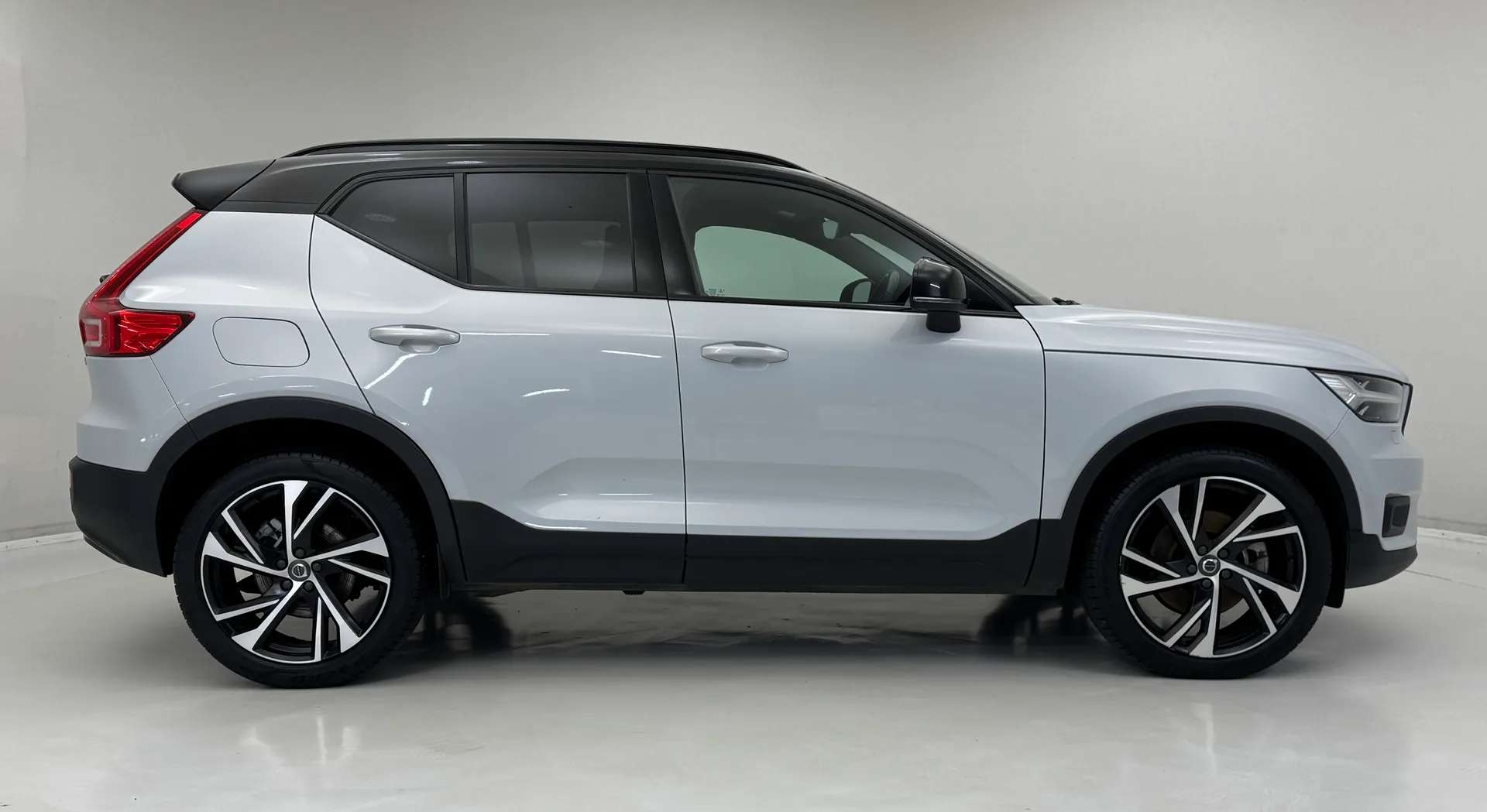 2020 VOLVO XC40 2020 VOLVO XC40