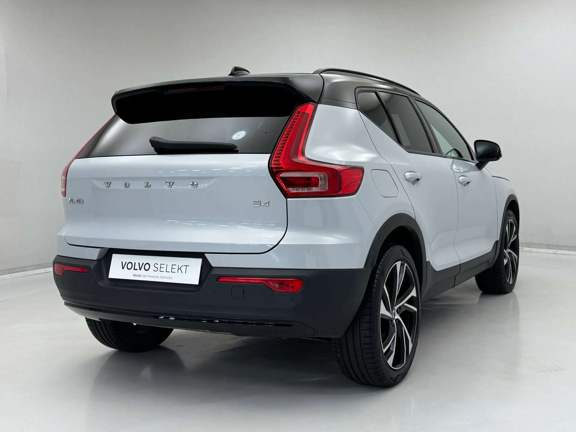 2020 VOLVO XC40 2020 VOLVO XC40
