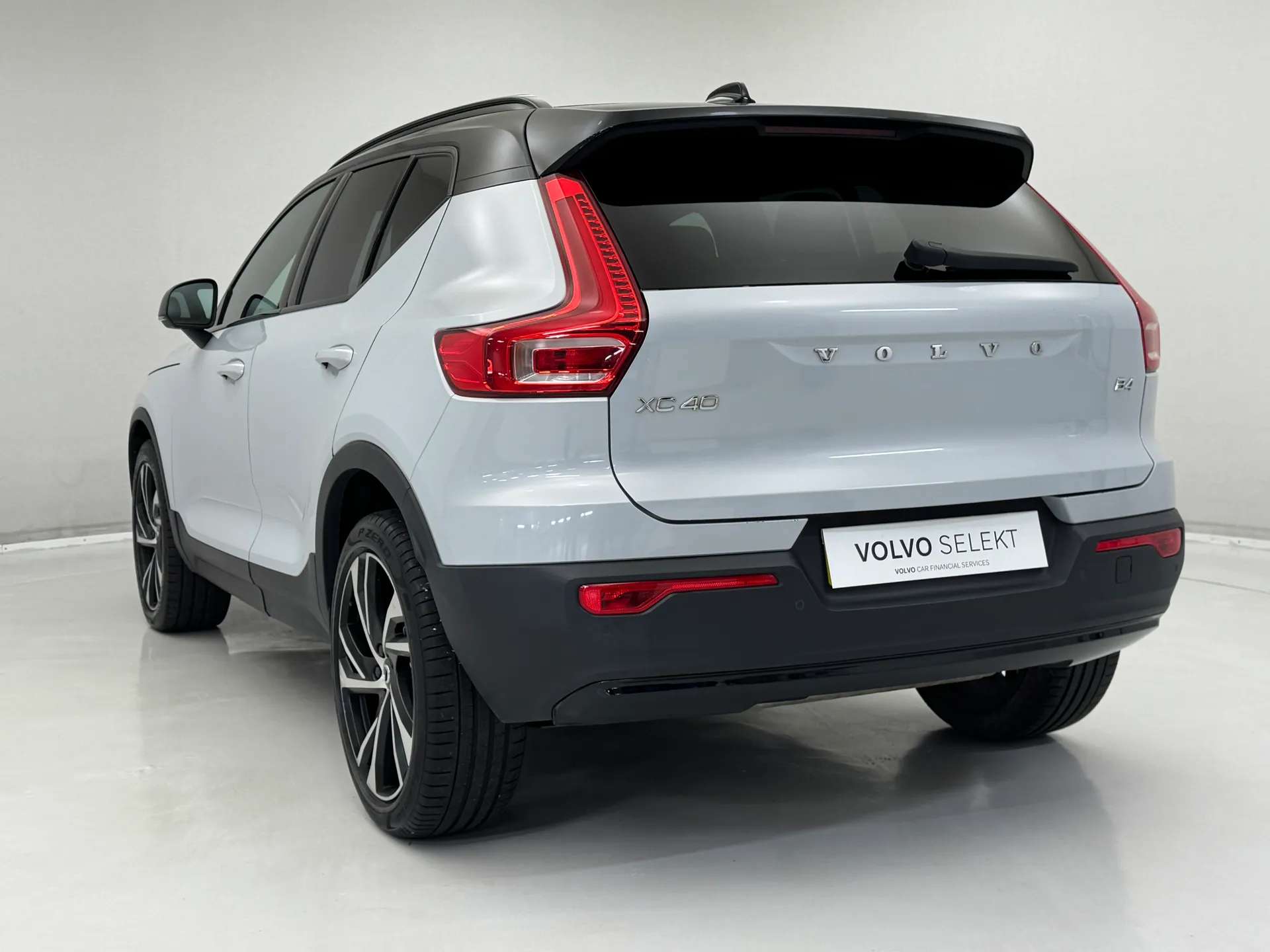 2020 VOLVO XC40 2020 VOLVO XC40
