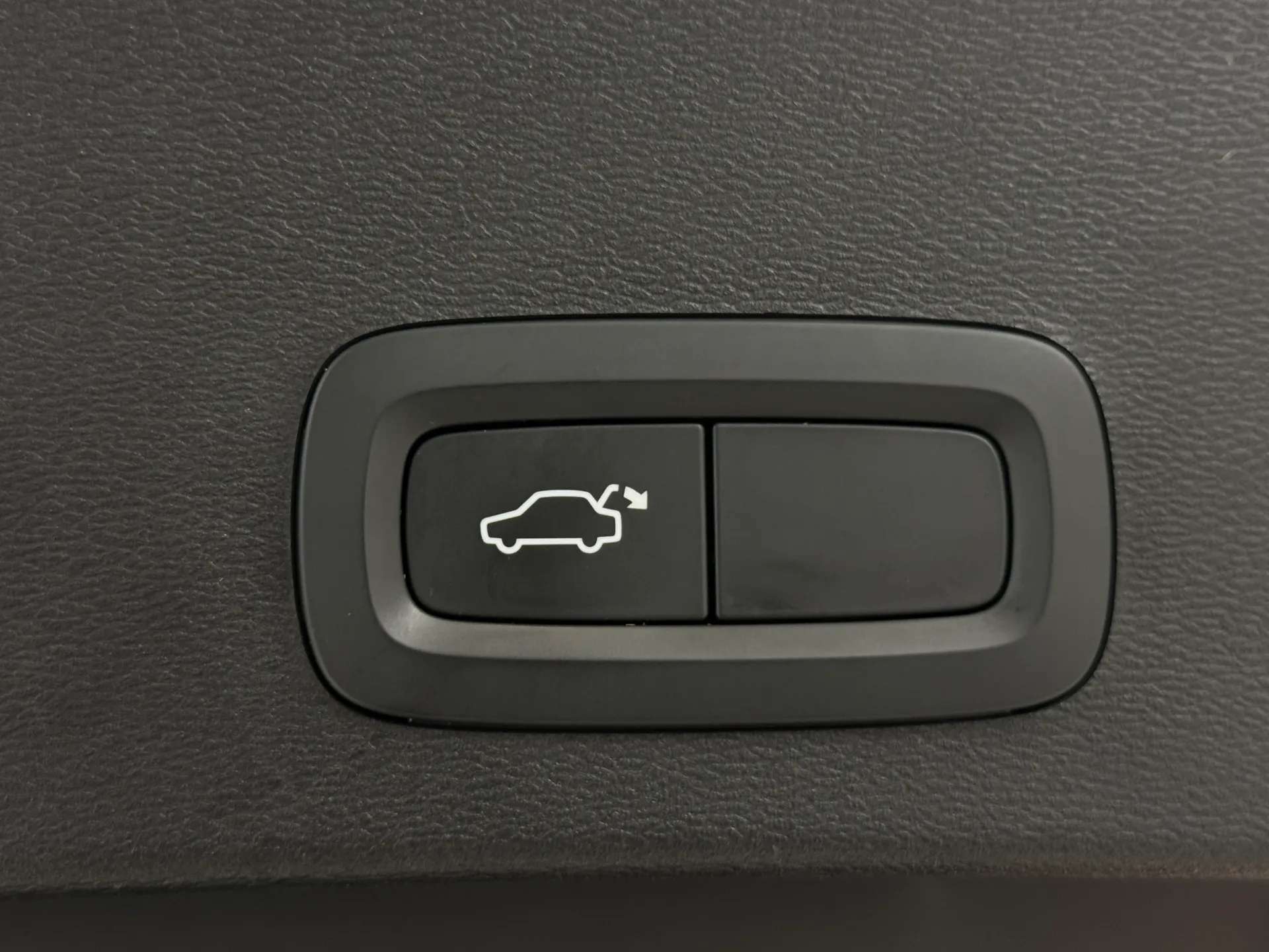 2020 VOLVO XC40 2020 VOLVO XC40