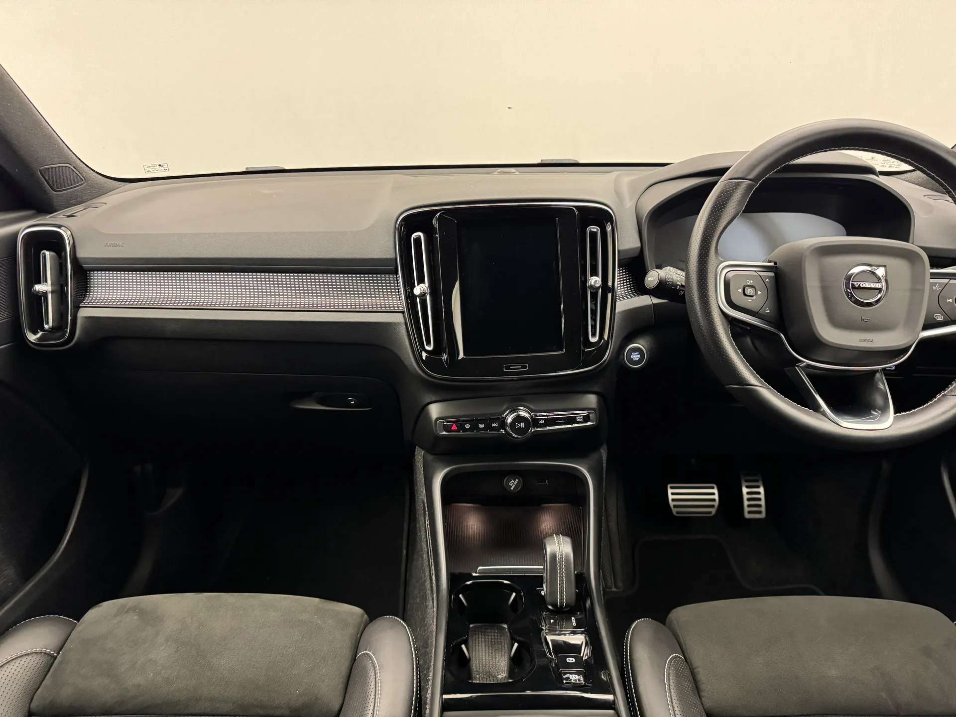 2020 VOLVO XC40 2020 VOLVO XC40