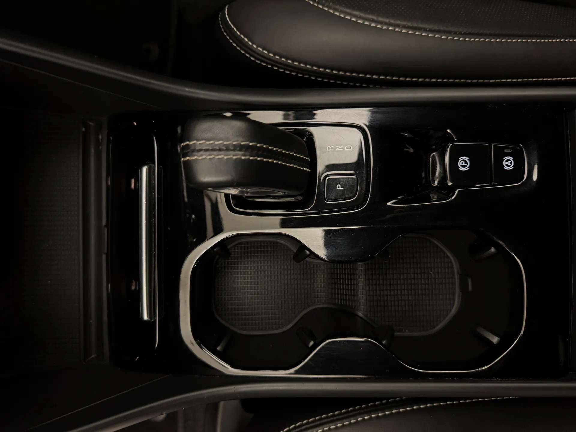 2020 VOLVO XC40 2020 VOLVO XC40