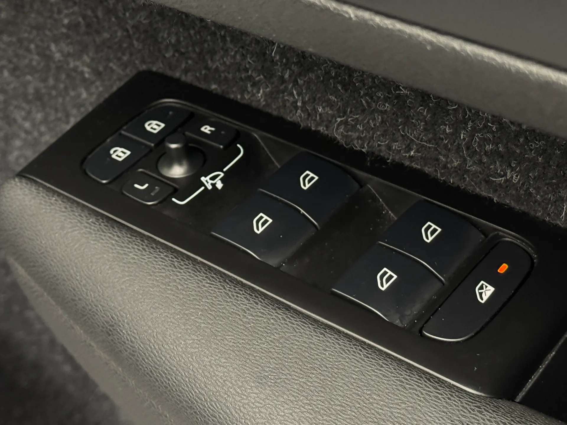 2020 VOLVO XC40 2020 VOLVO XC40