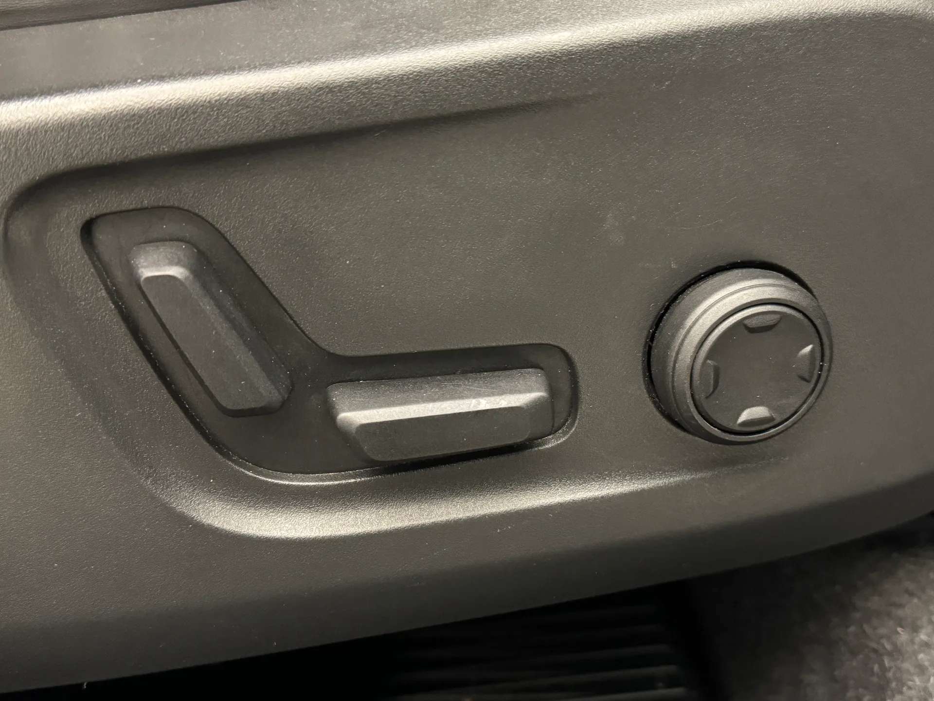 2020 VOLVO XC40 2020 VOLVO XC40