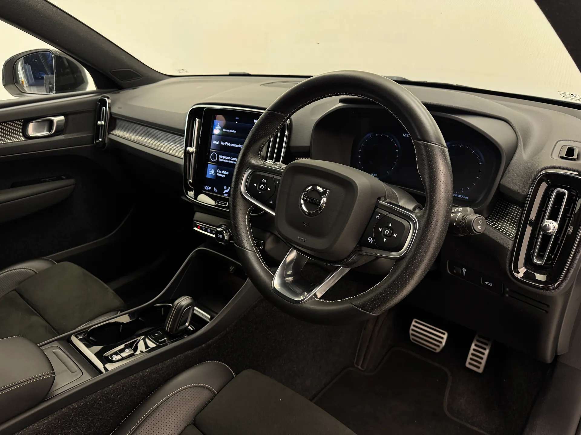 2020 VOLVO XC40 2020 VOLVO XC40