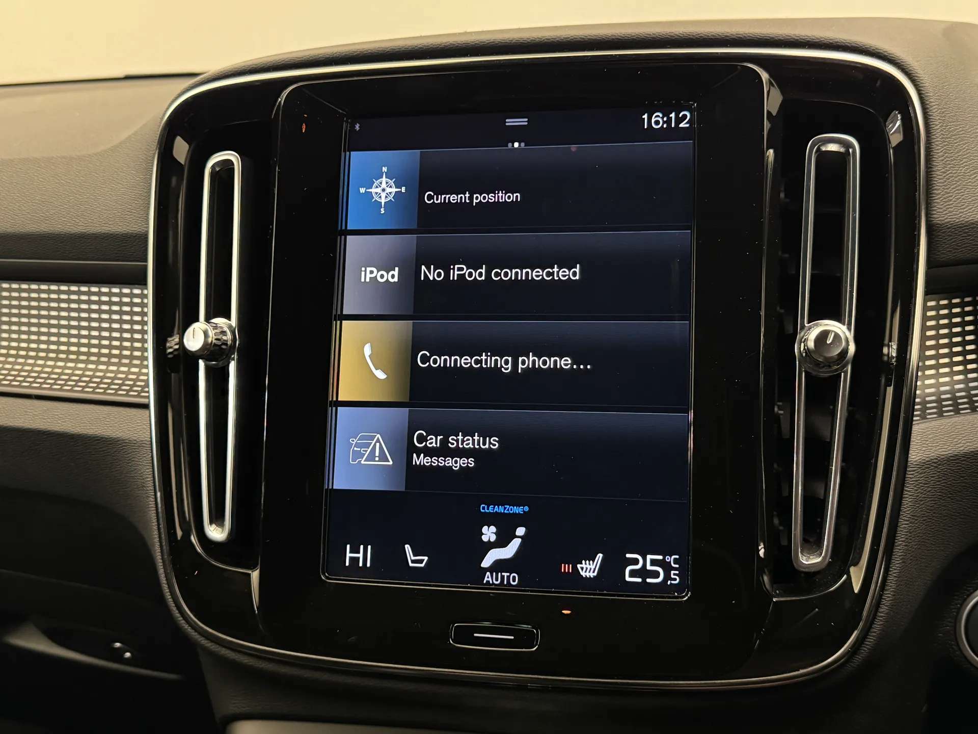 2020 VOLVO XC40 2020 VOLVO XC40