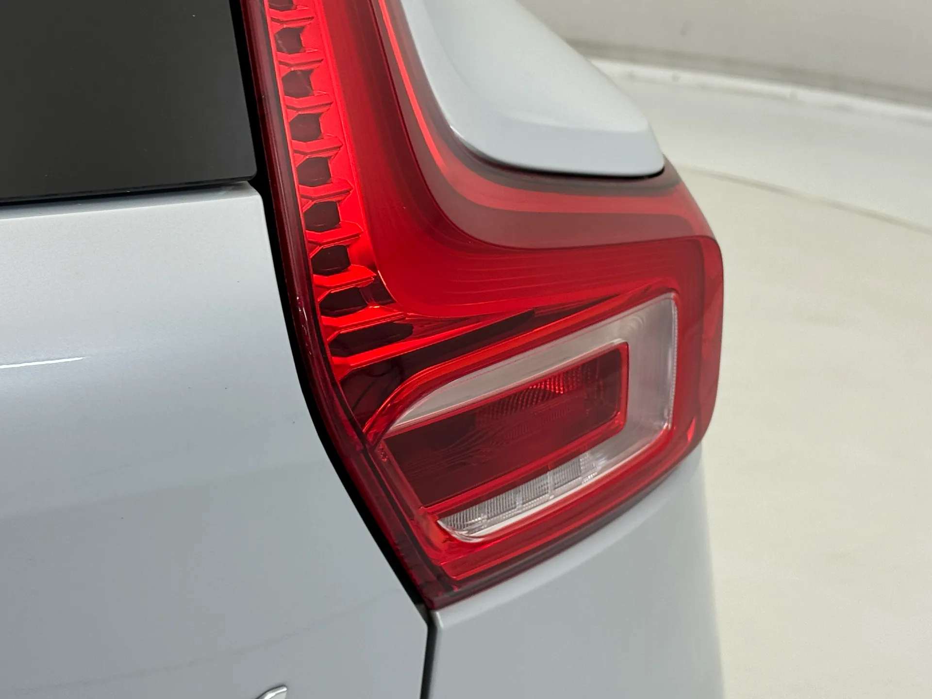 2020 VOLVO XC40 2020 VOLVO XC40