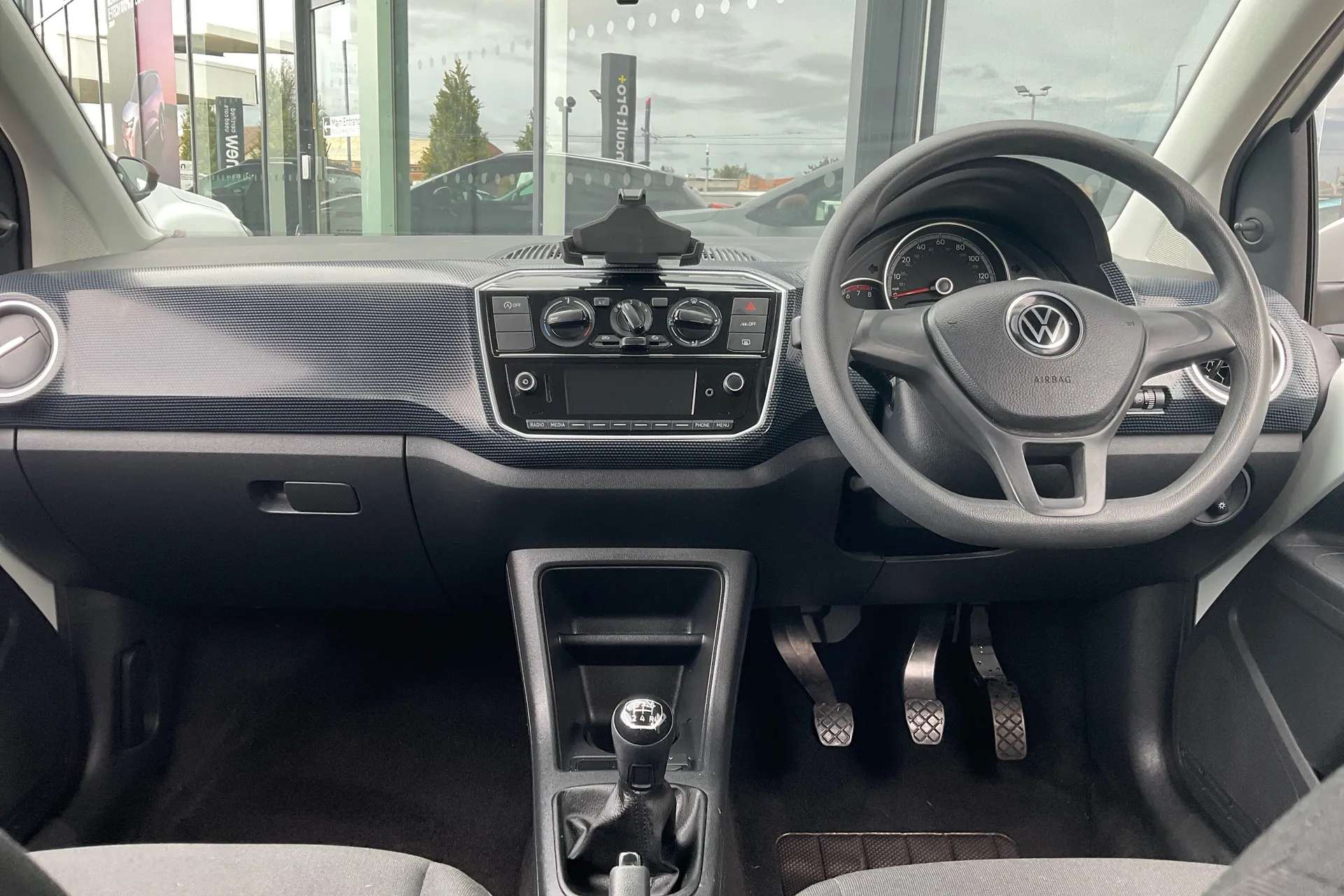 A 2020 VOLKSWAGEN UP 1.0 Up 5dr A 2020 VOLKSWAGEN UP 1.0 Up 5dr