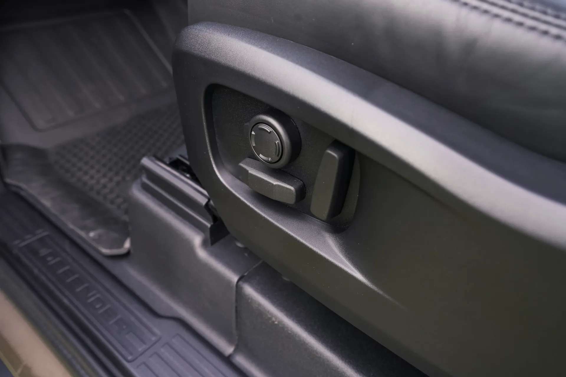 2025 LAND ROVER DEFENDER 2025 LAND ROVER DEFENDER