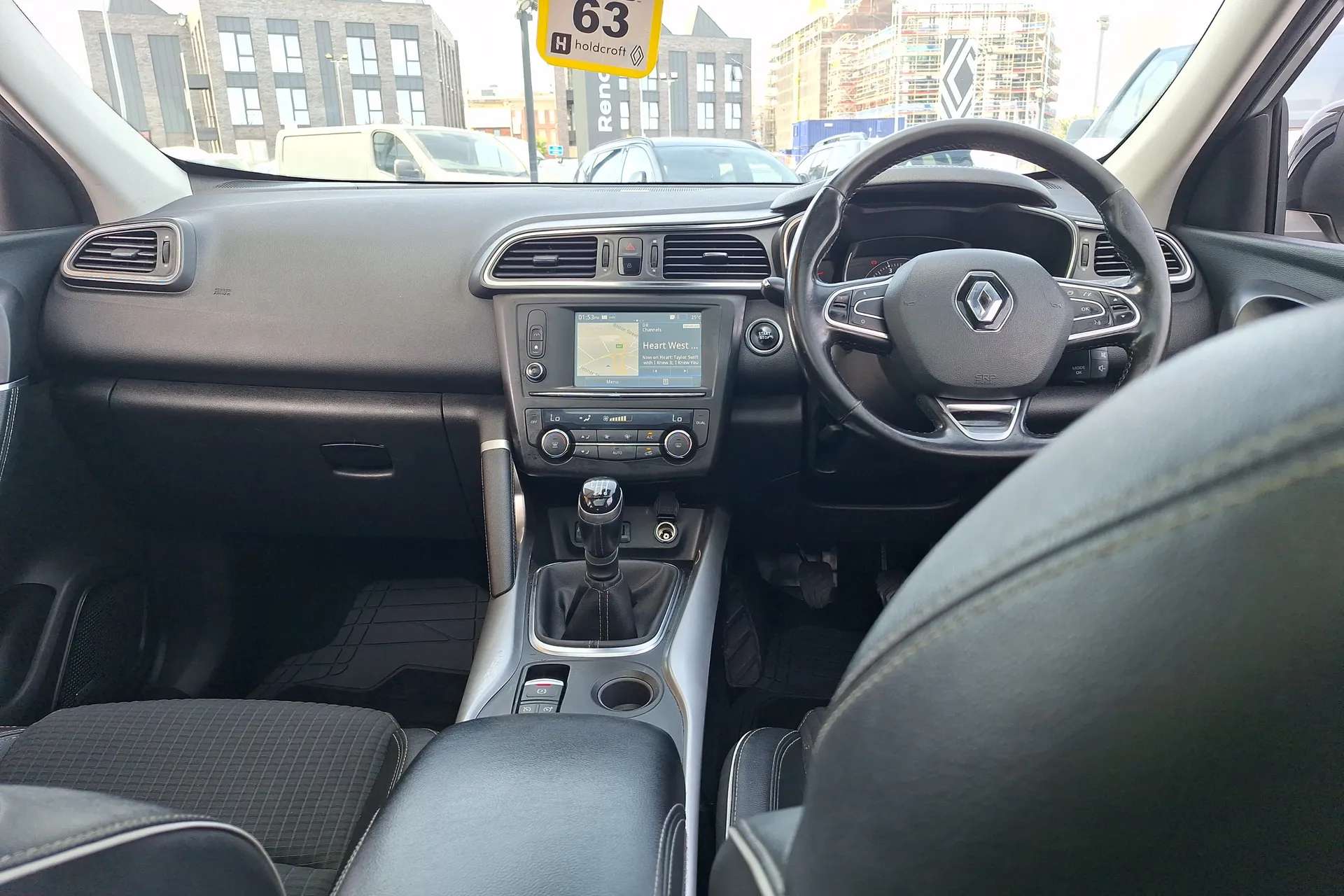 A 2018 RENAULT KADJAR 1.2 TCE Signature Nav 5dr A 2018 RENAULT KADJAR 1.2 TCE Signature Nav 5dr