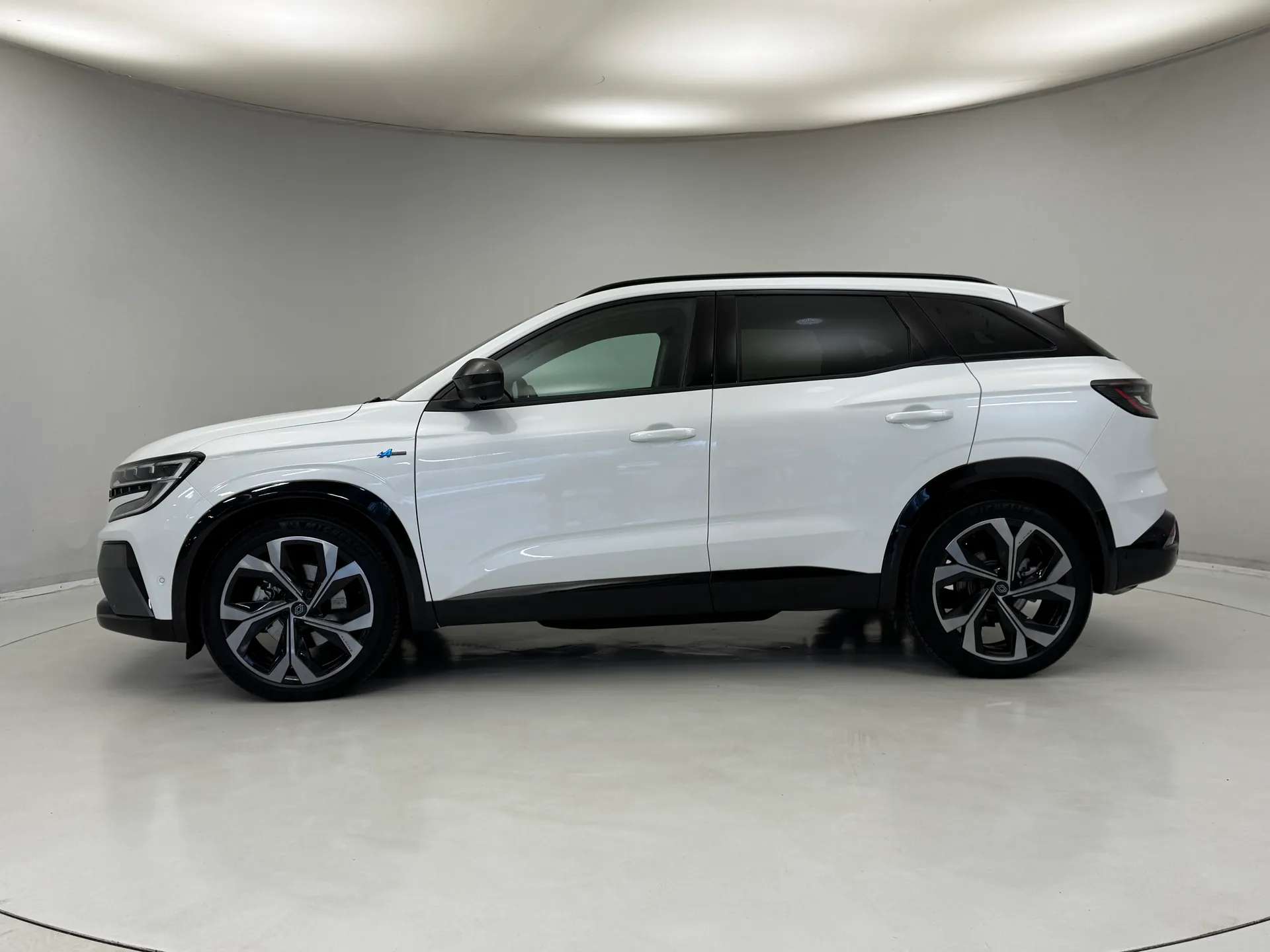 A 2023 RENAULT AUSTRAL E-Tech FHEV Iconic Esprit Alpine 5dr Auto 4C A 2023 RENAULT AUSTRAL E-Tech FHEV Iconic Esprit Alpine 5dr Auto 4C