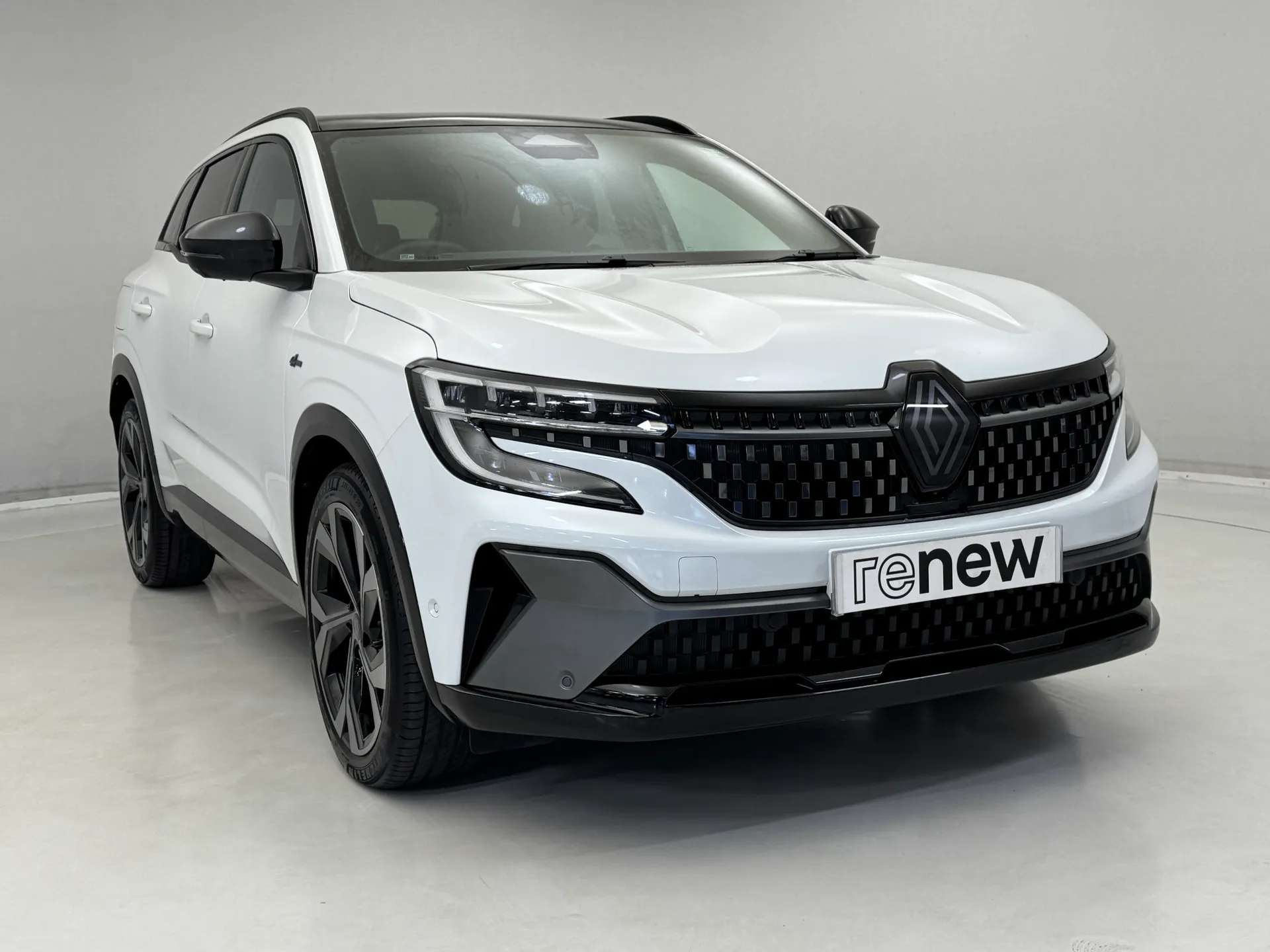 A 2023 RENAULT AUSTRAL E-Tech FHEV Iconic Esprit Alpine 5dr Auto 4C A 2023 RENAULT AUSTRAL E-Tech FHEV Iconic Esprit Alpine 5dr Auto 4C