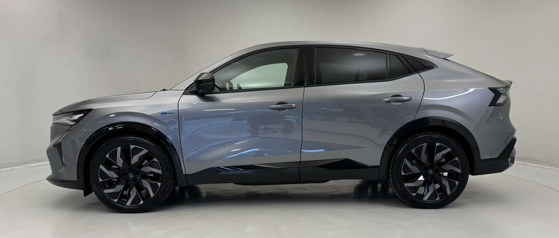 A 2025 RENAULT RAFALE E-Tech FHEV Iconic Esprit Alpine 5dr Auto 4C A 2025 RENAULT RAFALE E-Tech FHEV Iconic Esprit Alpine 5dr Auto 4C