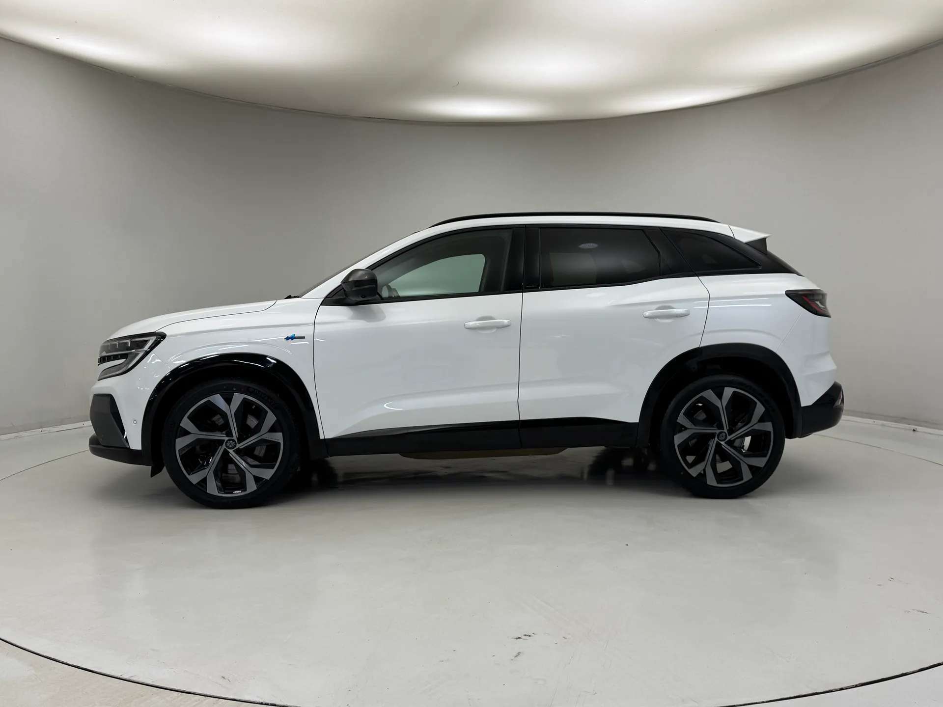 A 2023 RENAULT AUSTRAL E-Tech FHEV Iconic Esprit Alpine 5dr Auto 4C A 2023 RENAULT AUSTRAL E-Tech FHEV Iconic Esprit Alpine 5dr Auto 4C