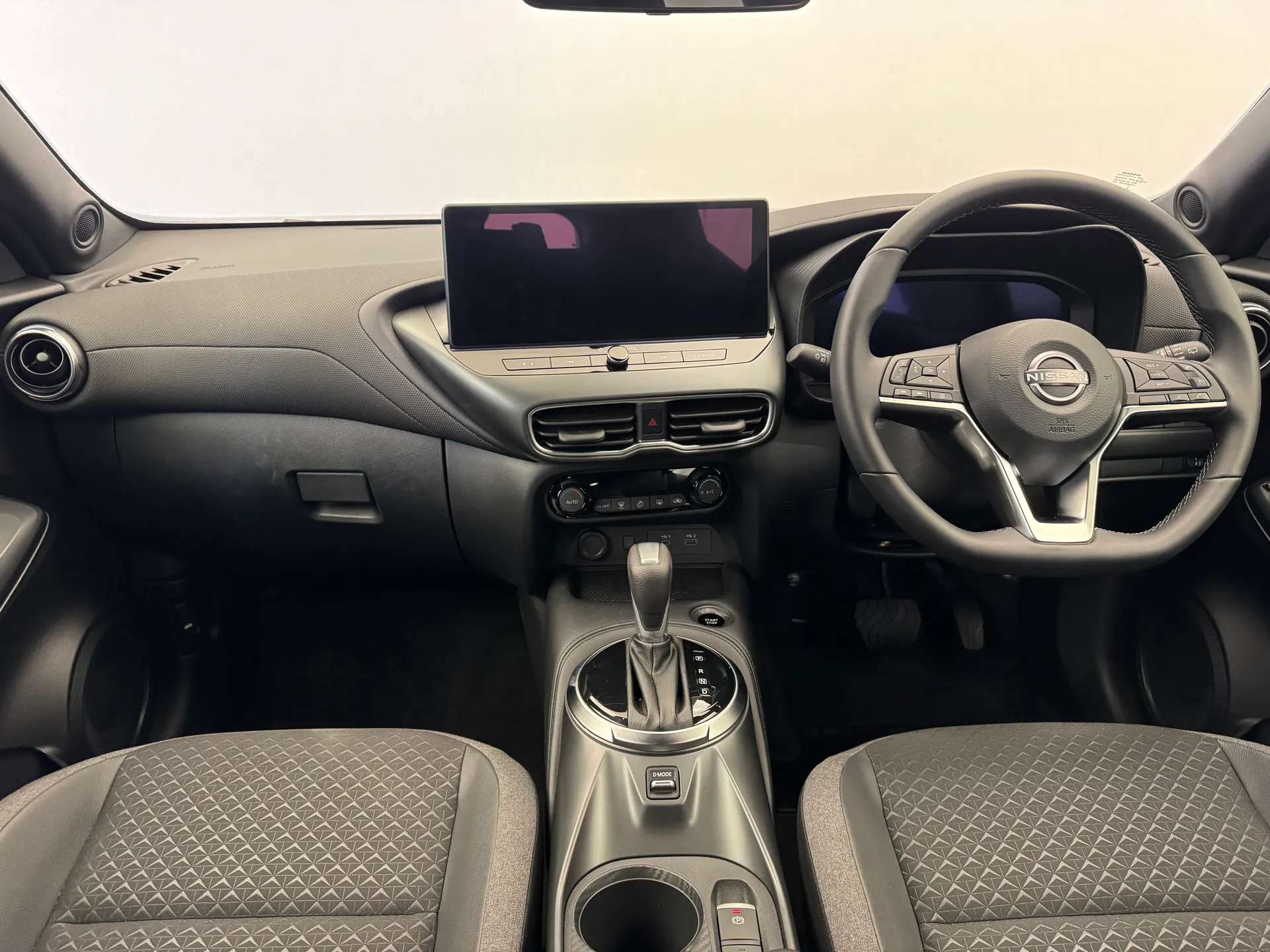 A 2026 NISSAN JUKE 1.6 Hybrid N-Connecta 5dr Auto A 2026 NISSAN JUKE 1.6 Hybrid N-Connecta 5dr Auto