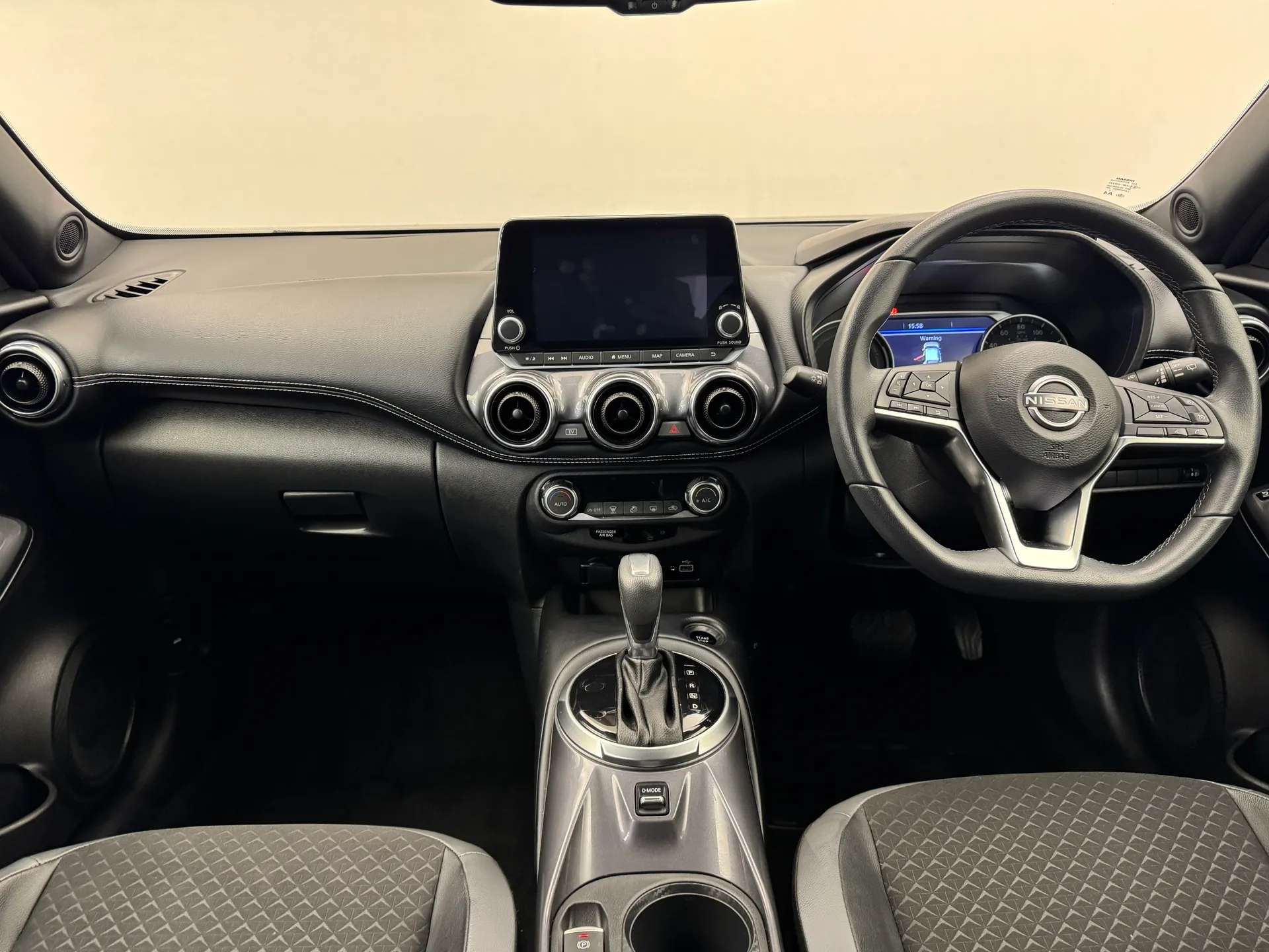 A 2023 NISSAN JUKE 1.6 Hybrid N-Connecta 5dr Auto A 2023 NISSAN JUKE 1.6 Hybrid N-Connecta 5dr Auto