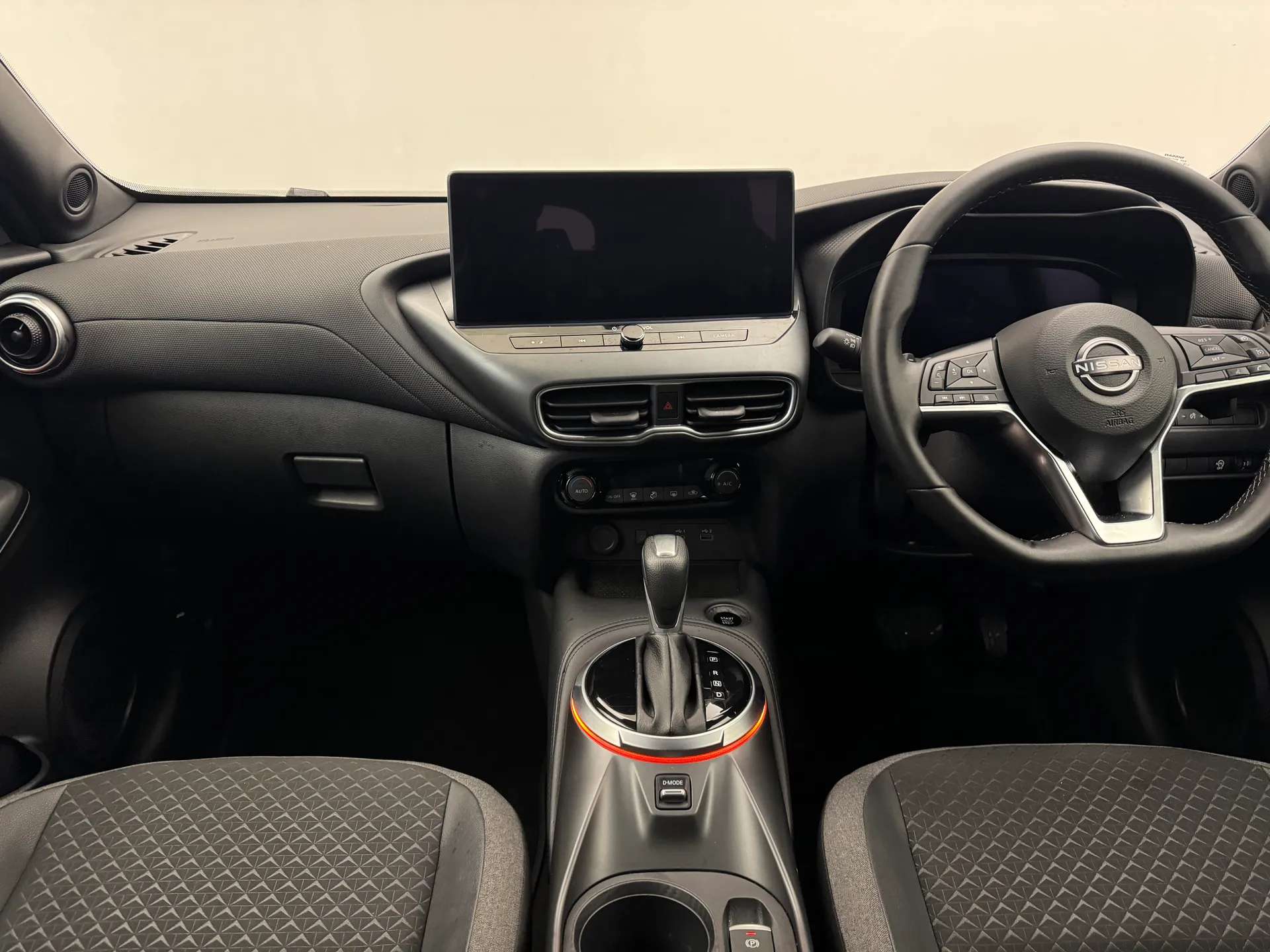 A 2024 NISSAN JUKE 1.0 DiG-T N-Connecta 5dr DCT A 2024 NISSAN JUKE 1.0 DiG-T N-Connecta 5dr DCT