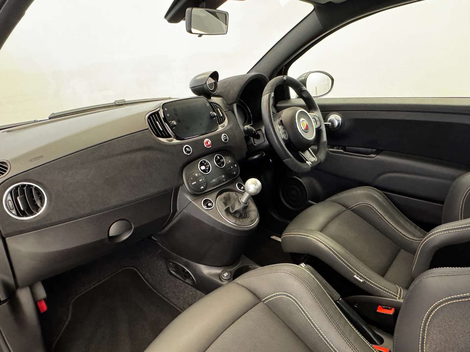 2024 ABARTH 695 2024 ABARTH 695