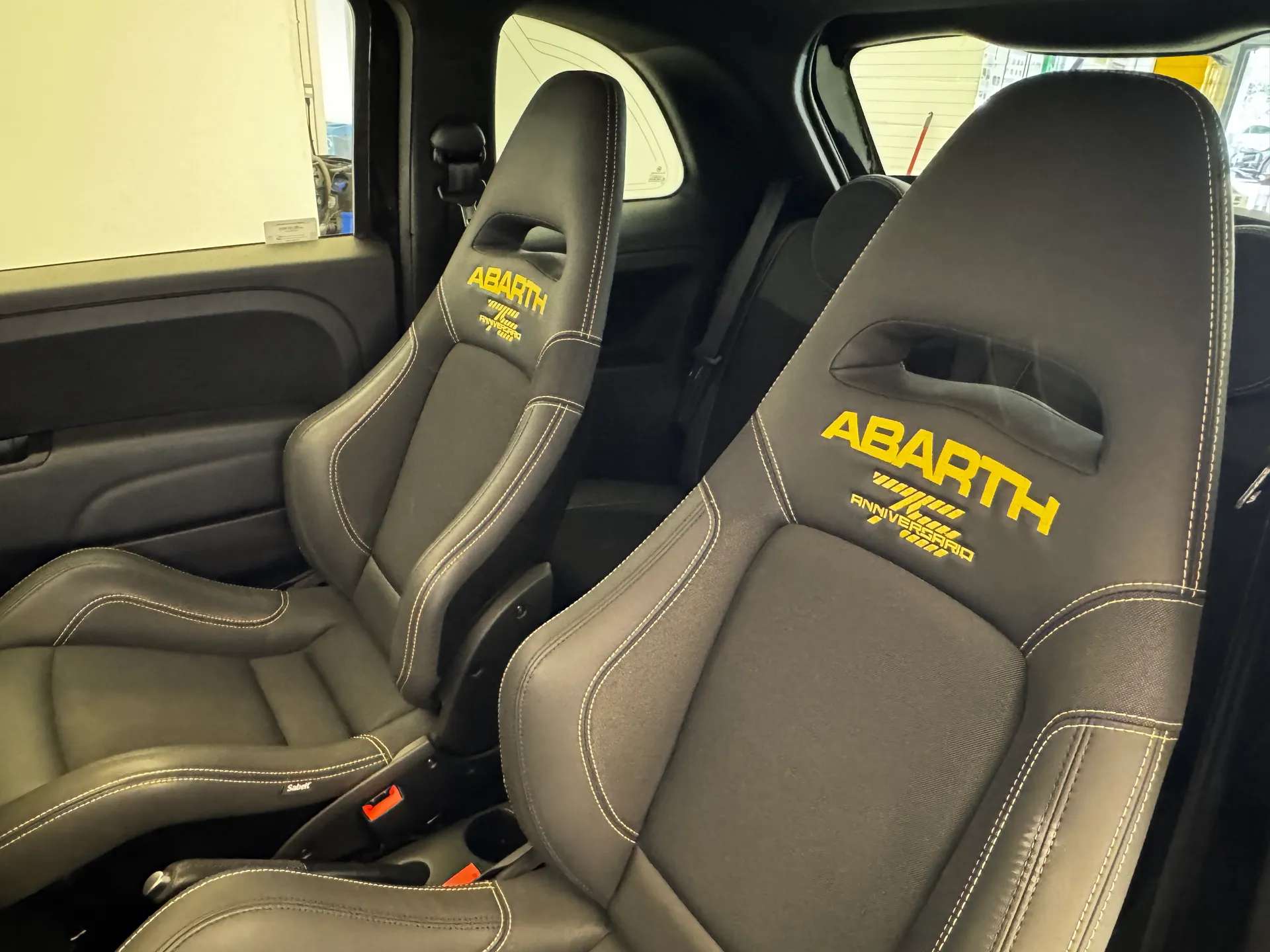 2024 ABARTH 695 2024 ABARTH 695