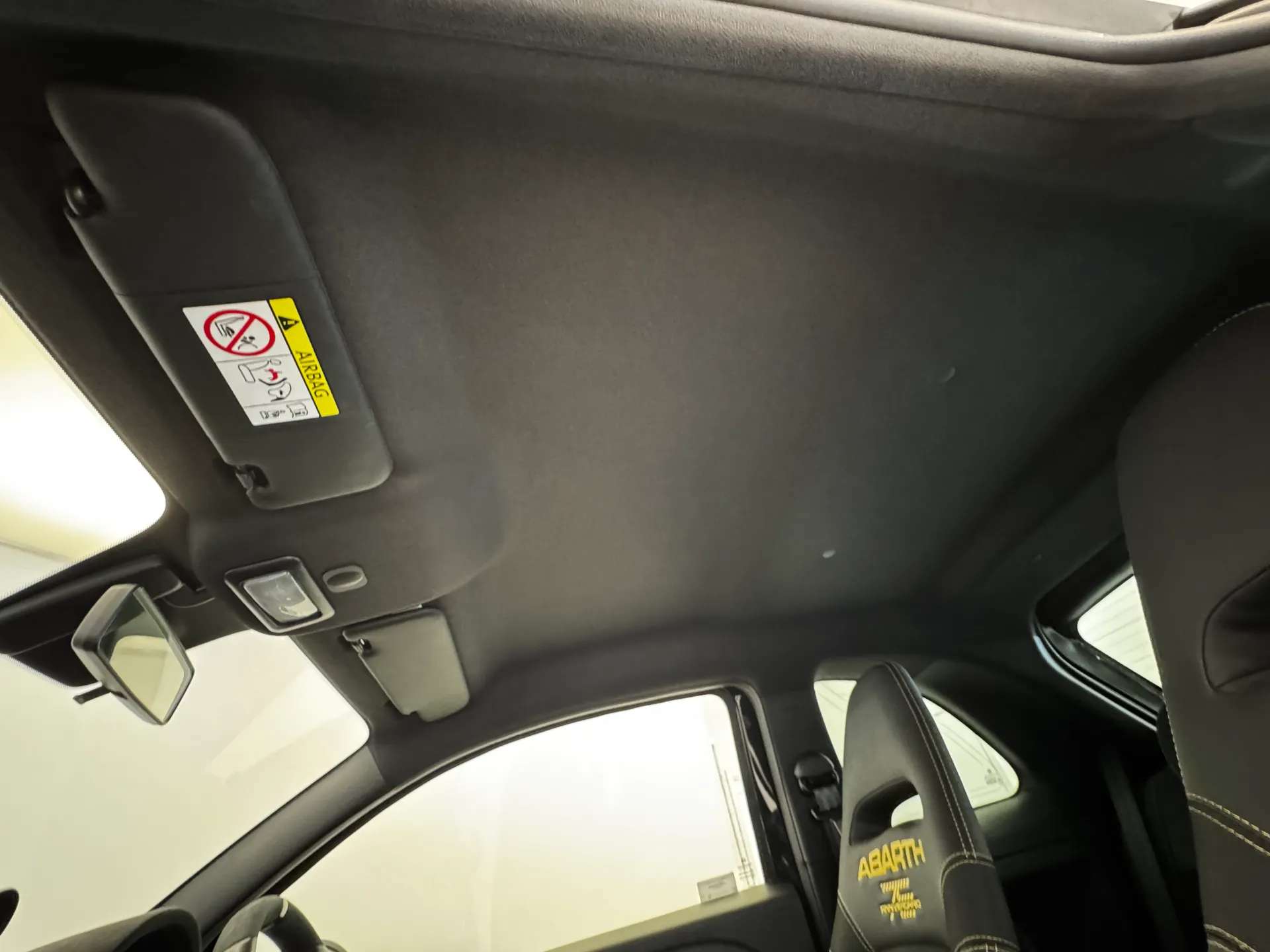2024 ABARTH 695 2024 ABARTH 695