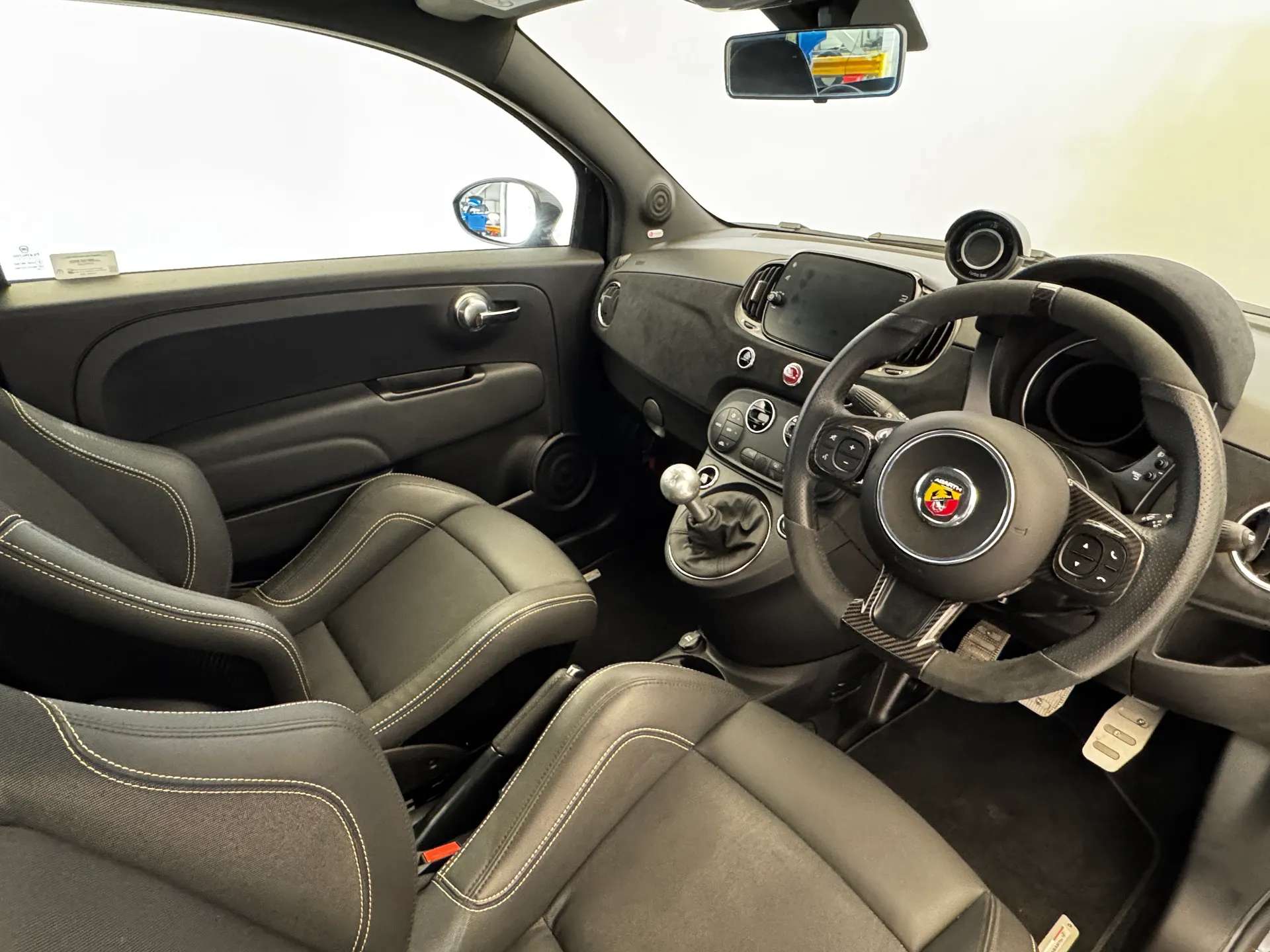 2024 ABARTH 695 2024 ABARTH 695