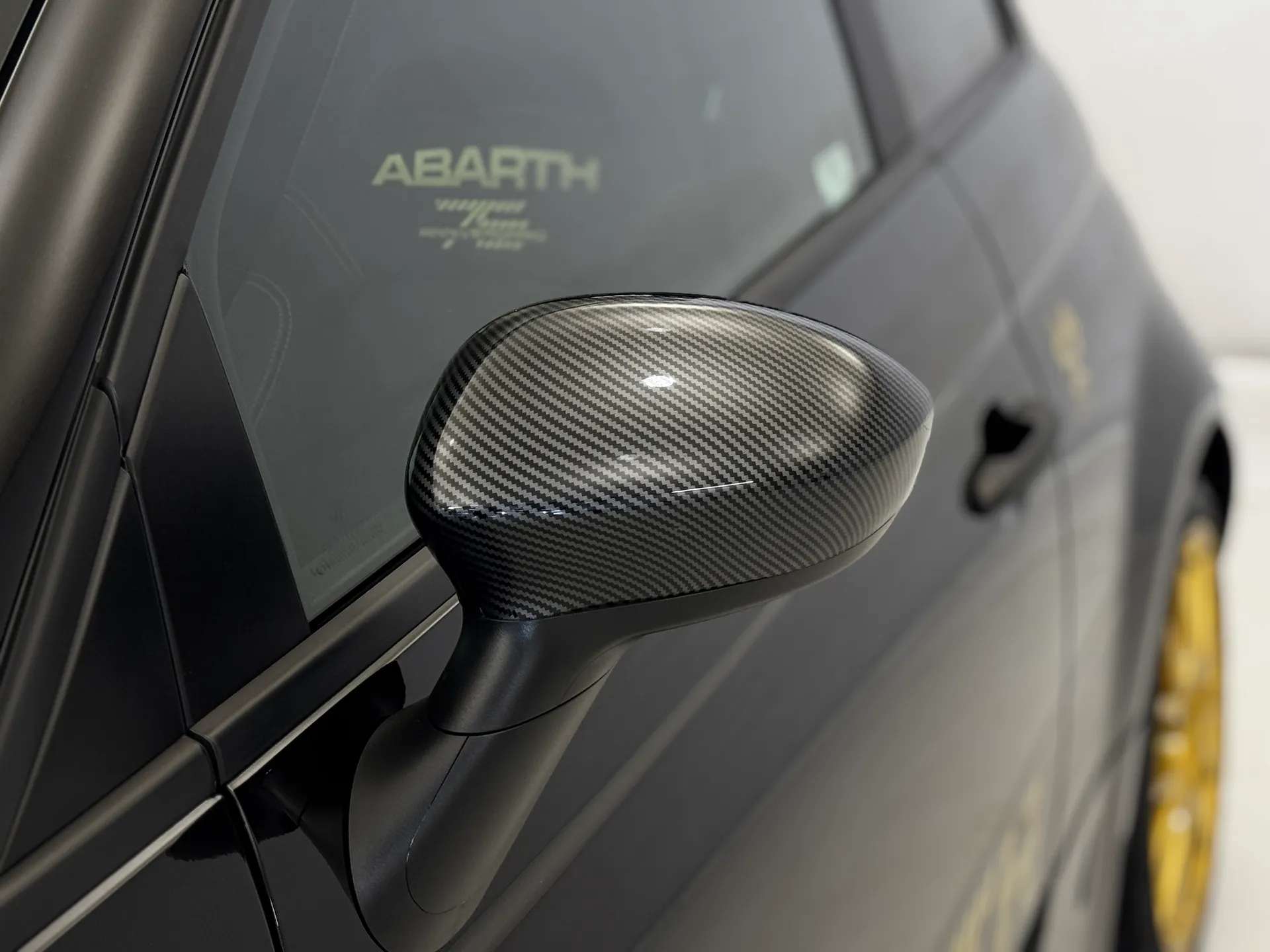 2024 ABARTH 695 2024 ABARTH 695