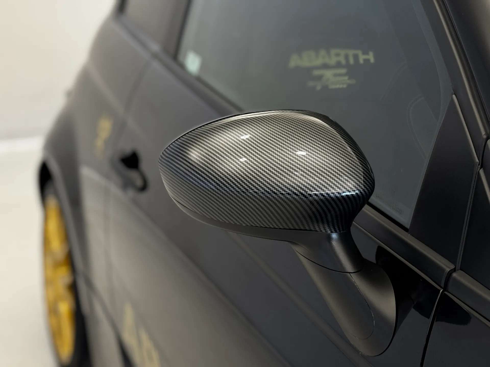 2024 ABARTH 695 2024 ABARTH 695