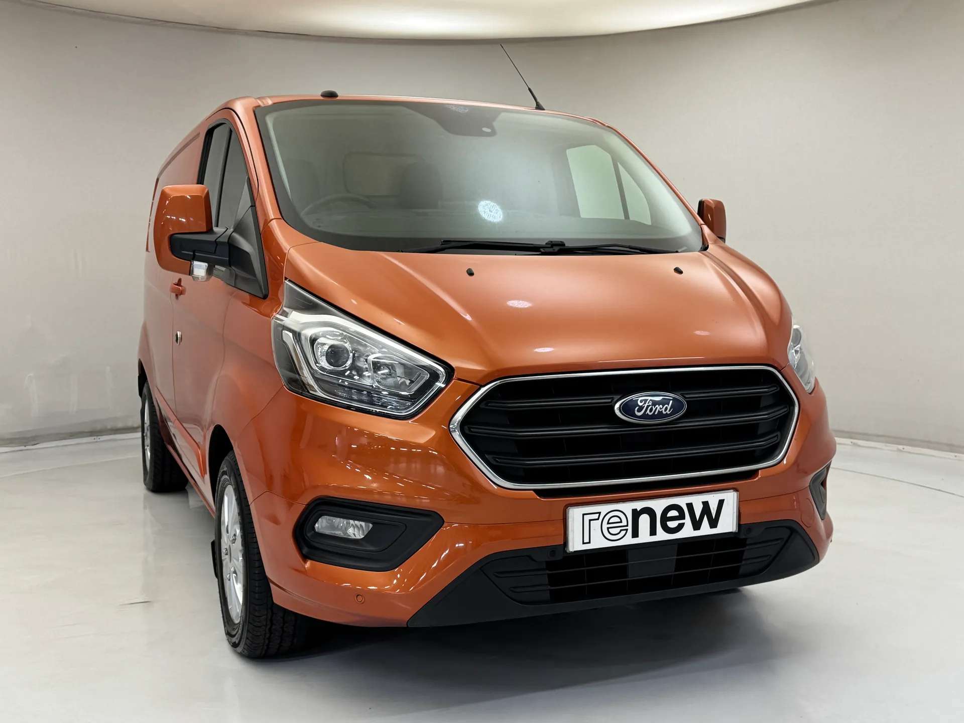 A 2019 FORD TRANSIT CUSTOM 2.0 EcoBlue 130ps Low Roof Limited Van A 2019 FORD TRANSIT CUSTOM 2.0 EcoBlue 130ps Low Roof Limited Van