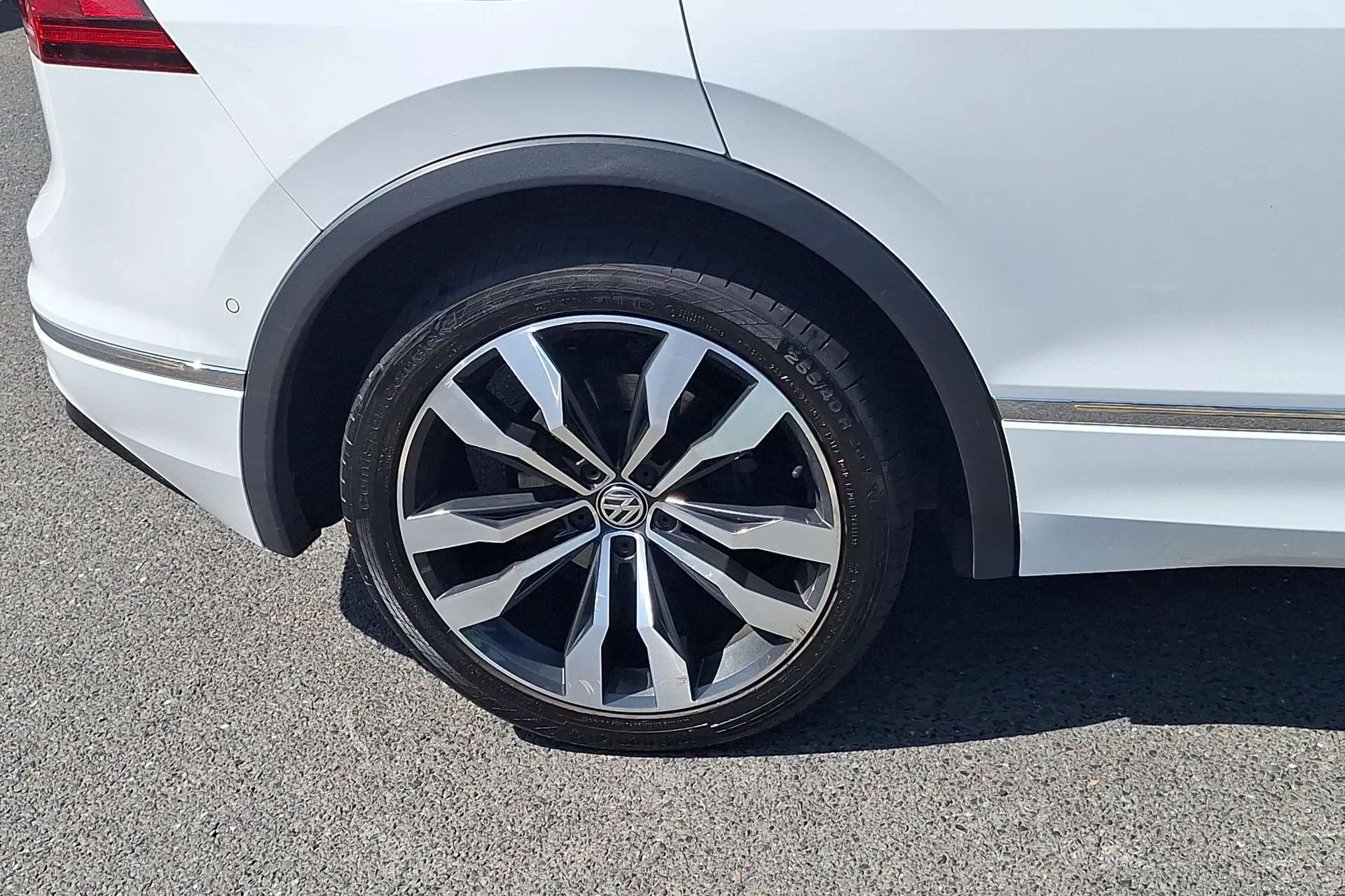 A 2020 VOLKSWAGEN TIGUAN 2.0 TSi 230 4Motion SEL 5dr DSG A 2020 VOLKSWAGEN TIGUAN 2.0 TSi 230 4Motion SEL 5dr DSG
