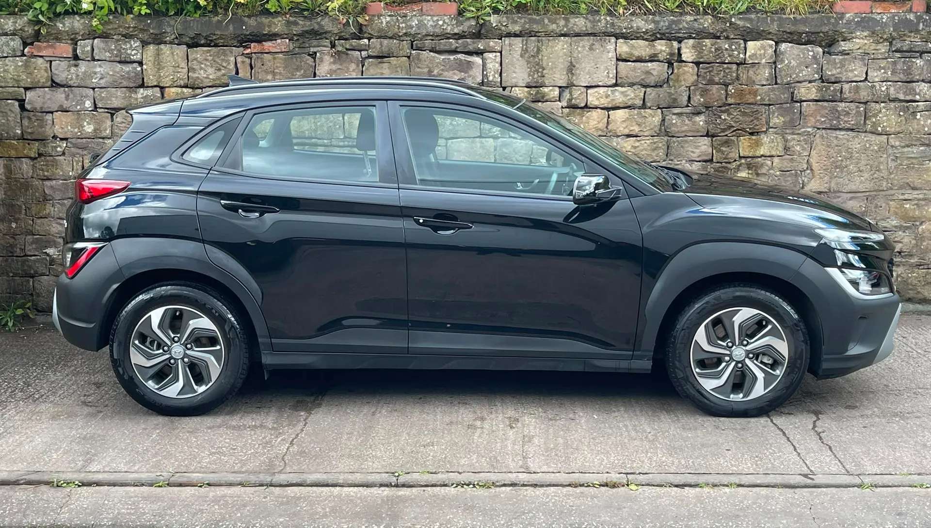 A 2024 HYUNDAI KONA 1.6 GDi Hybrid SE Connect 5dr DCT âCAMERAâCAR PLAYâ A 2024 HYUNDAI KONA 1.6 GDi Hybrid SE Connect 5dr DCT âCAMERAâCAR PLAYâ