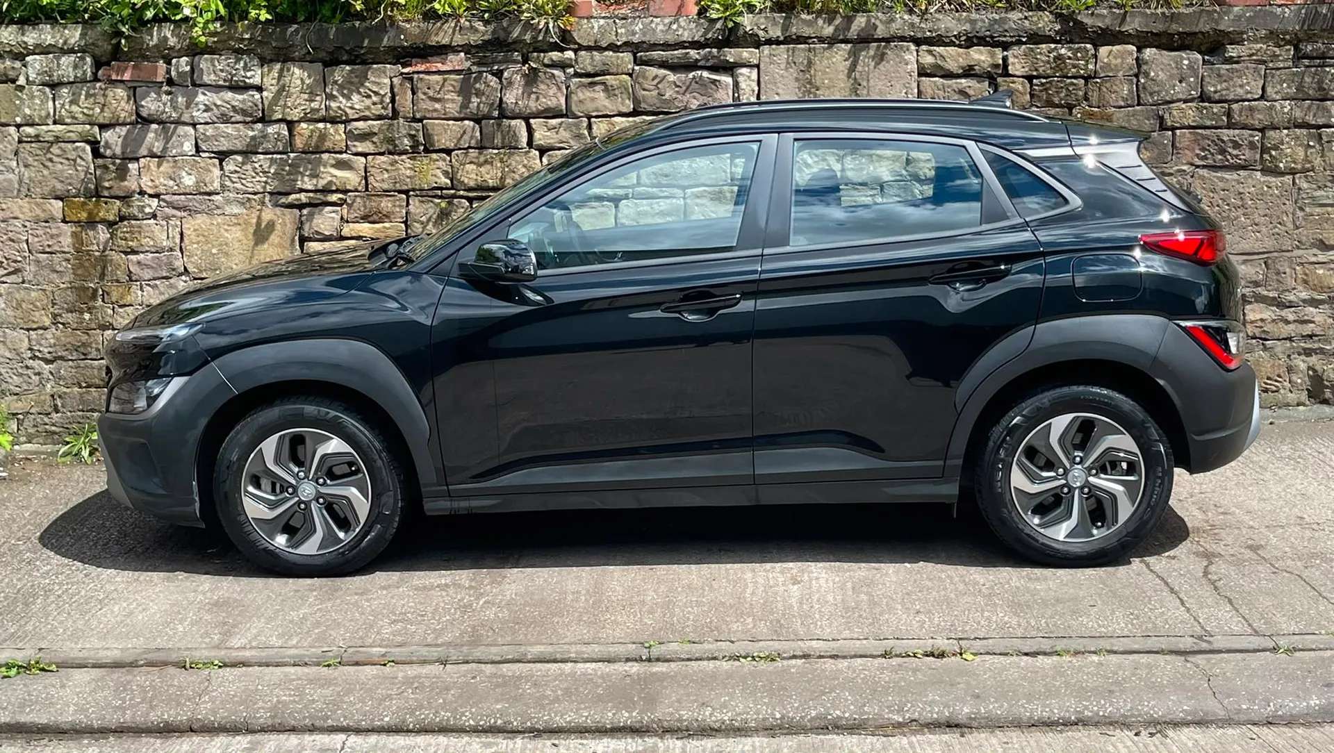 A 2024 HYUNDAI KONA 1.6 GDi Hybrid SE Connect 5dr DCT âCAMERAâCAR PLAYâ A 2024 HYUNDAI KONA 1.6 GDi Hybrid SE Connect 5dr DCT âCAMERAâCAR PLAYâ