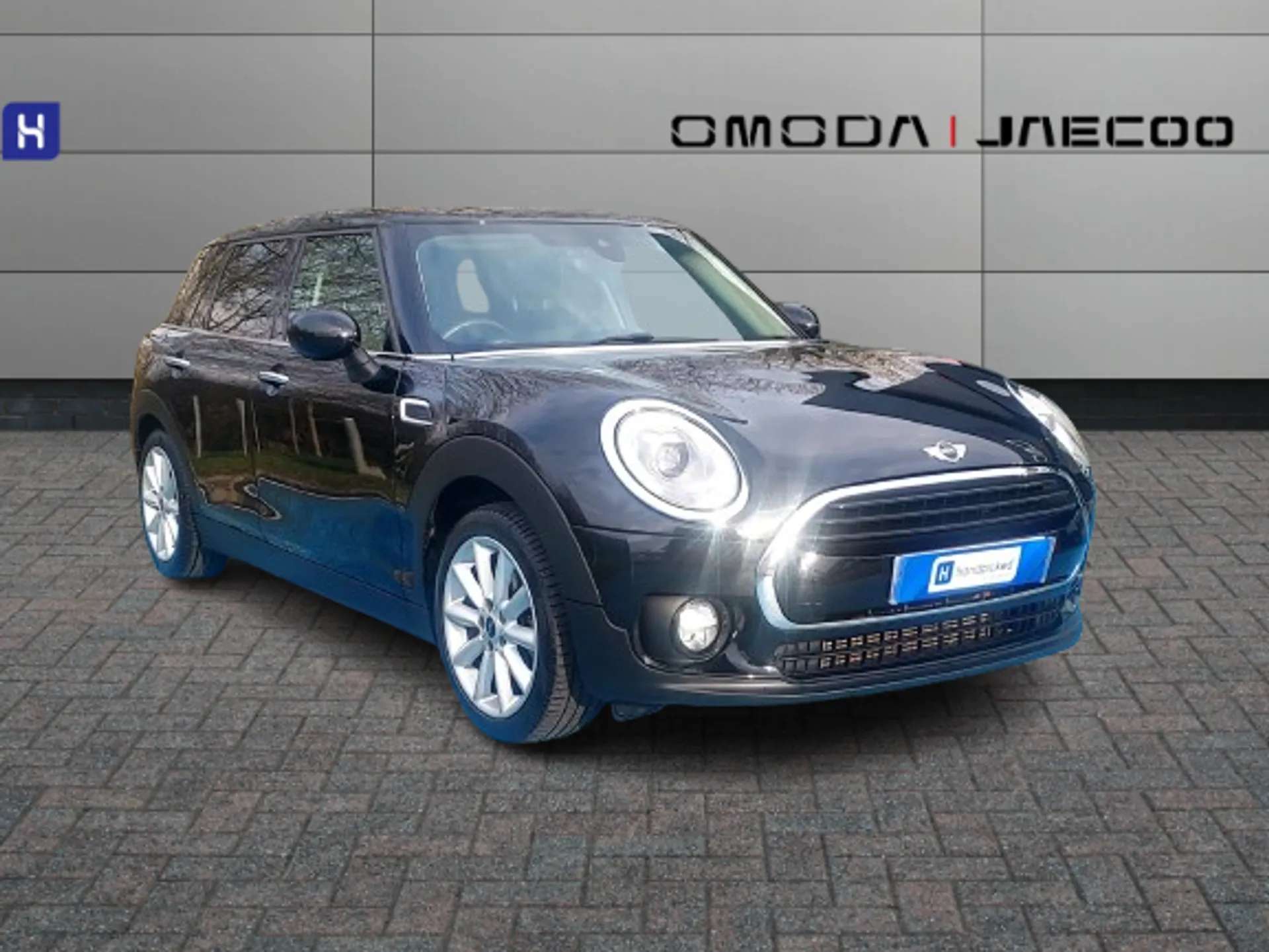 A 2017 MINI CLUBMAN 1.5 Cooper 6dr Auto A 2017 MINI CLUBMAN 1.5 Cooper 6dr Auto