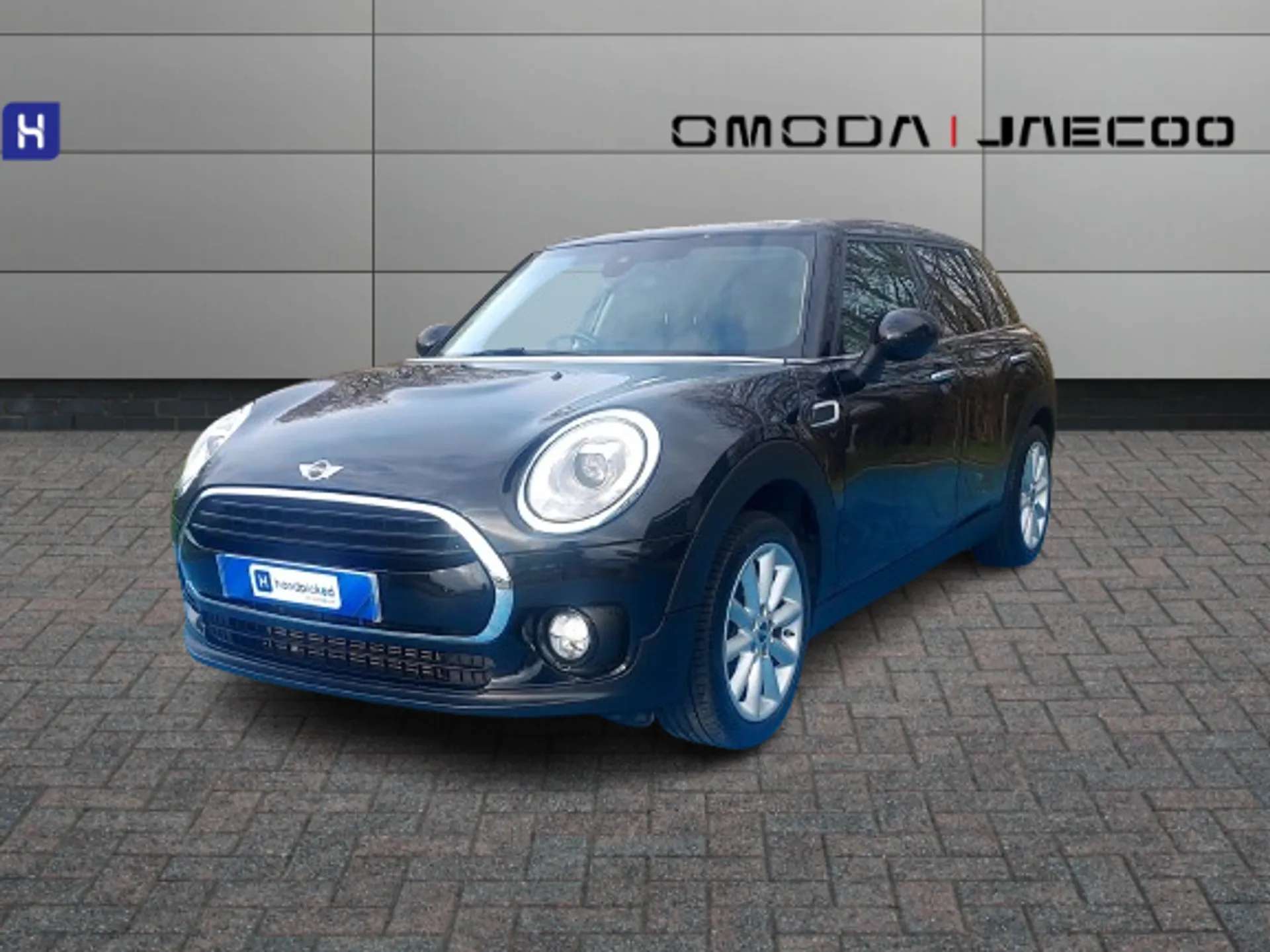 A 2017 MINI CLUBMAN 1.5 Cooper 6dr Auto A 2017 MINI CLUBMAN 1.5 Cooper 6dr Auto