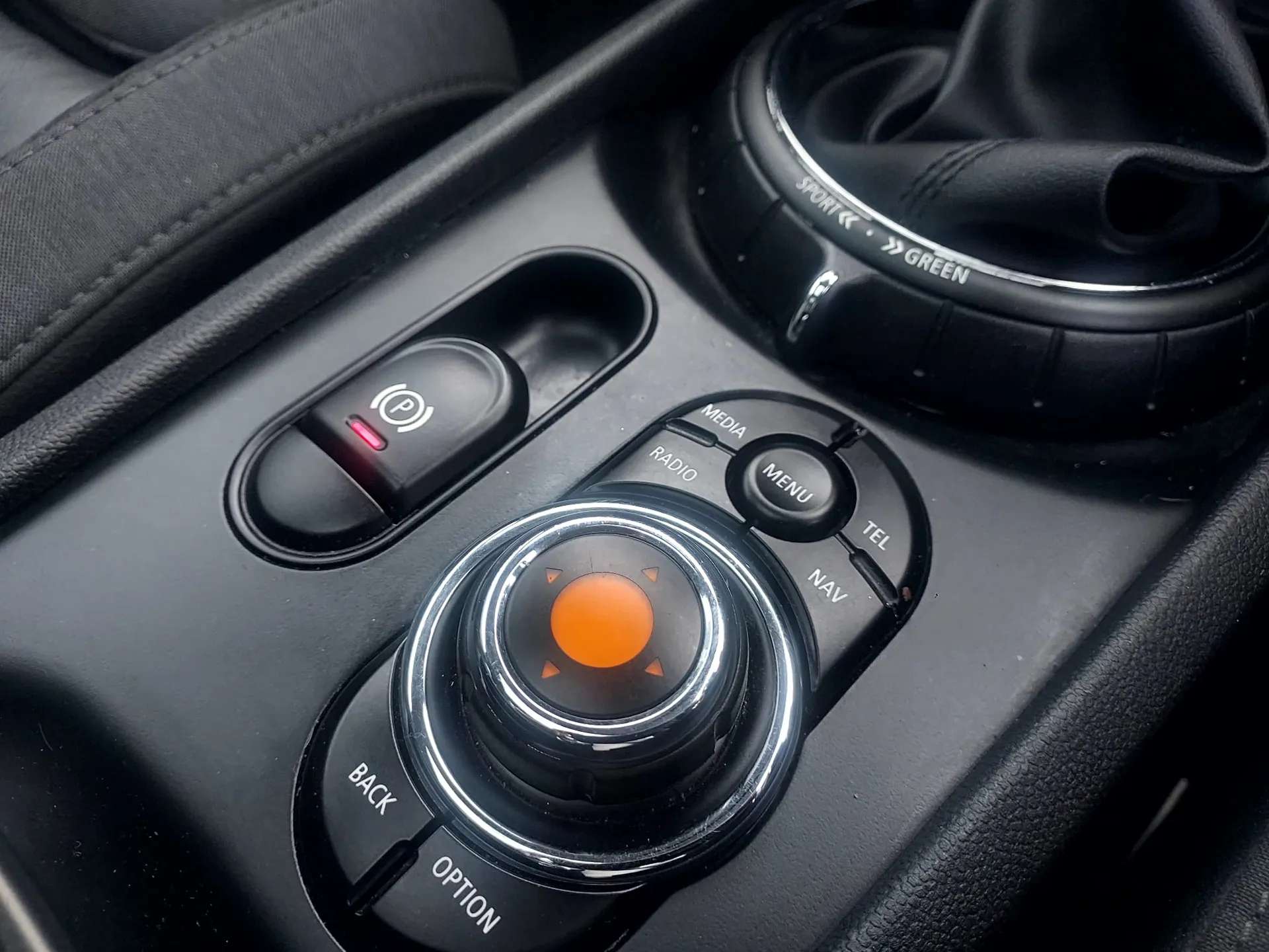 2017 MINI CLUBMAN 2017 MINI CLUBMAN