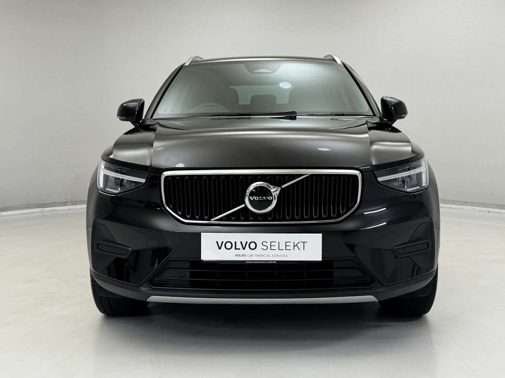 A 2025 VOLVO XC40 2.0 B3P Core 5dr Auto A 2025 VOLVO XC40 2.0 B3P Core 5dr Auto
