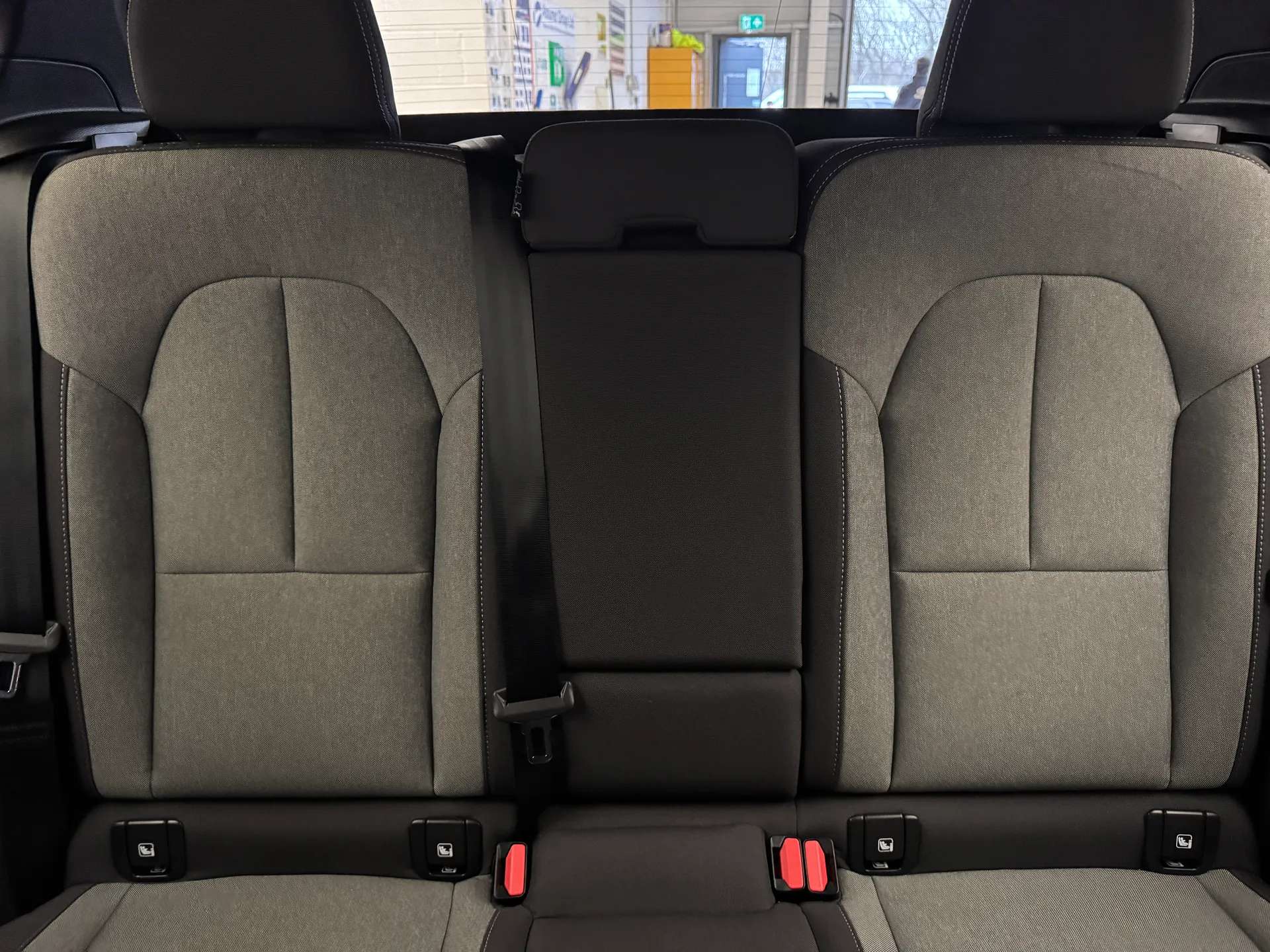 2025 VOLVO XC40 2025 VOLVO XC40