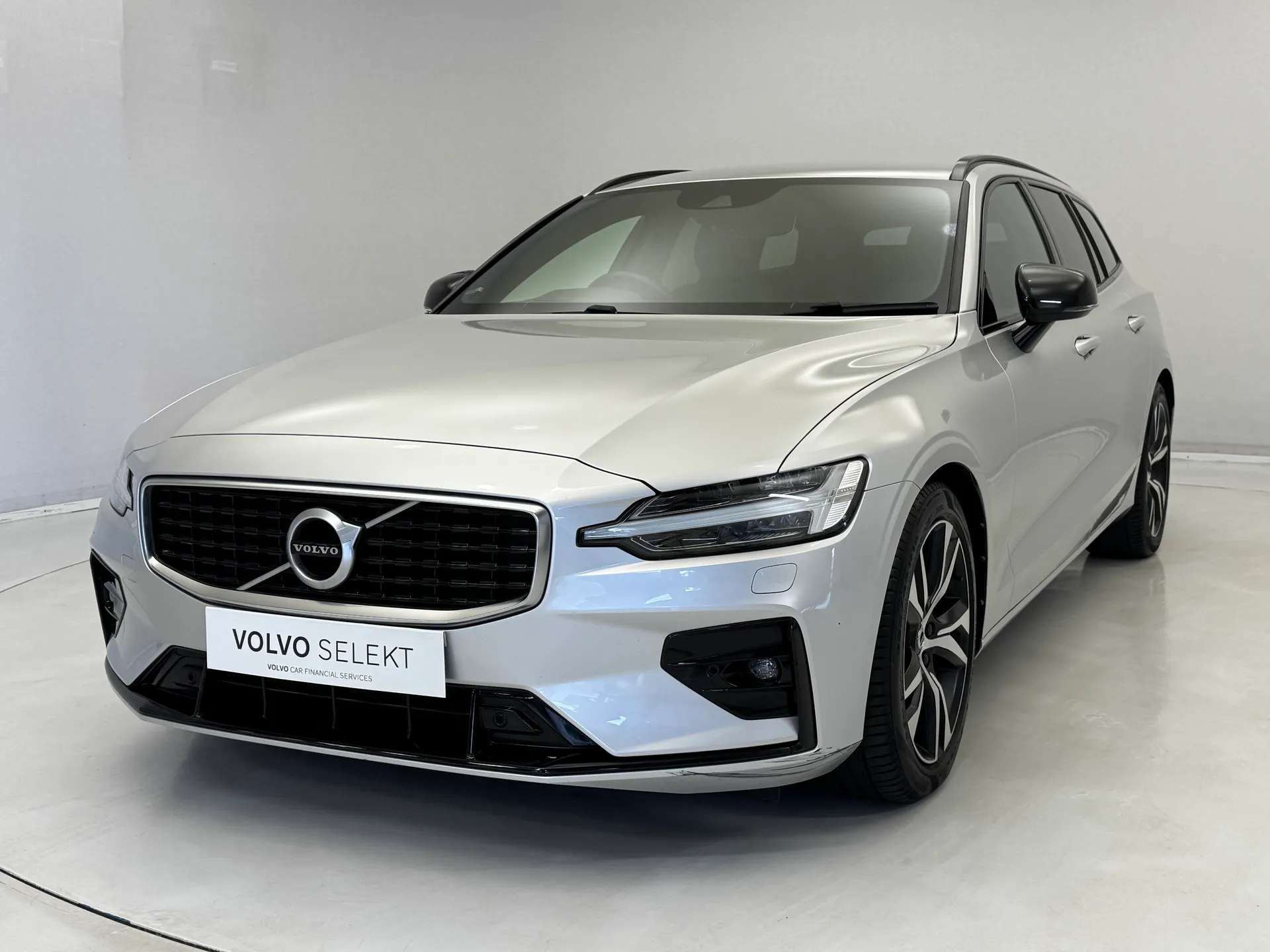 2020 VOLVO V60 2020 VOLVO V60