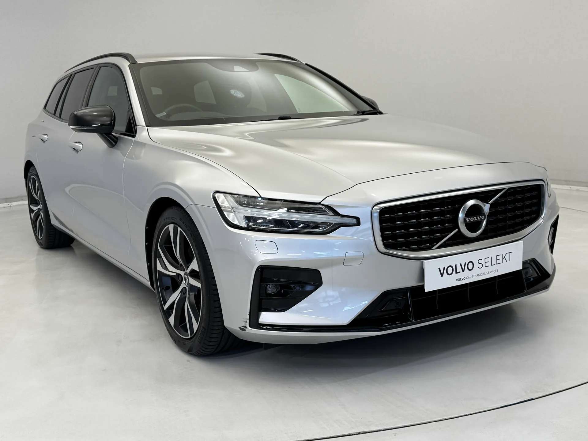 2020 VOLVO V60 2020 VOLVO V60