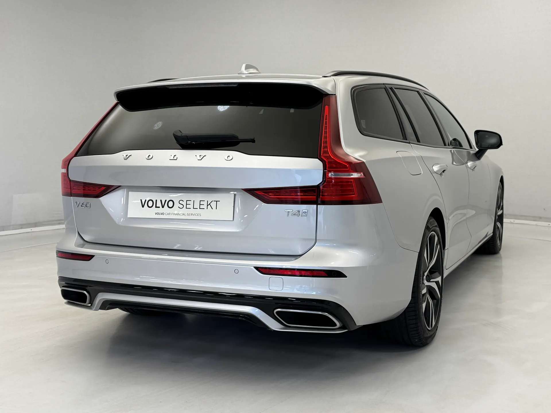 2020 VOLVO V60 2020 VOLVO V60