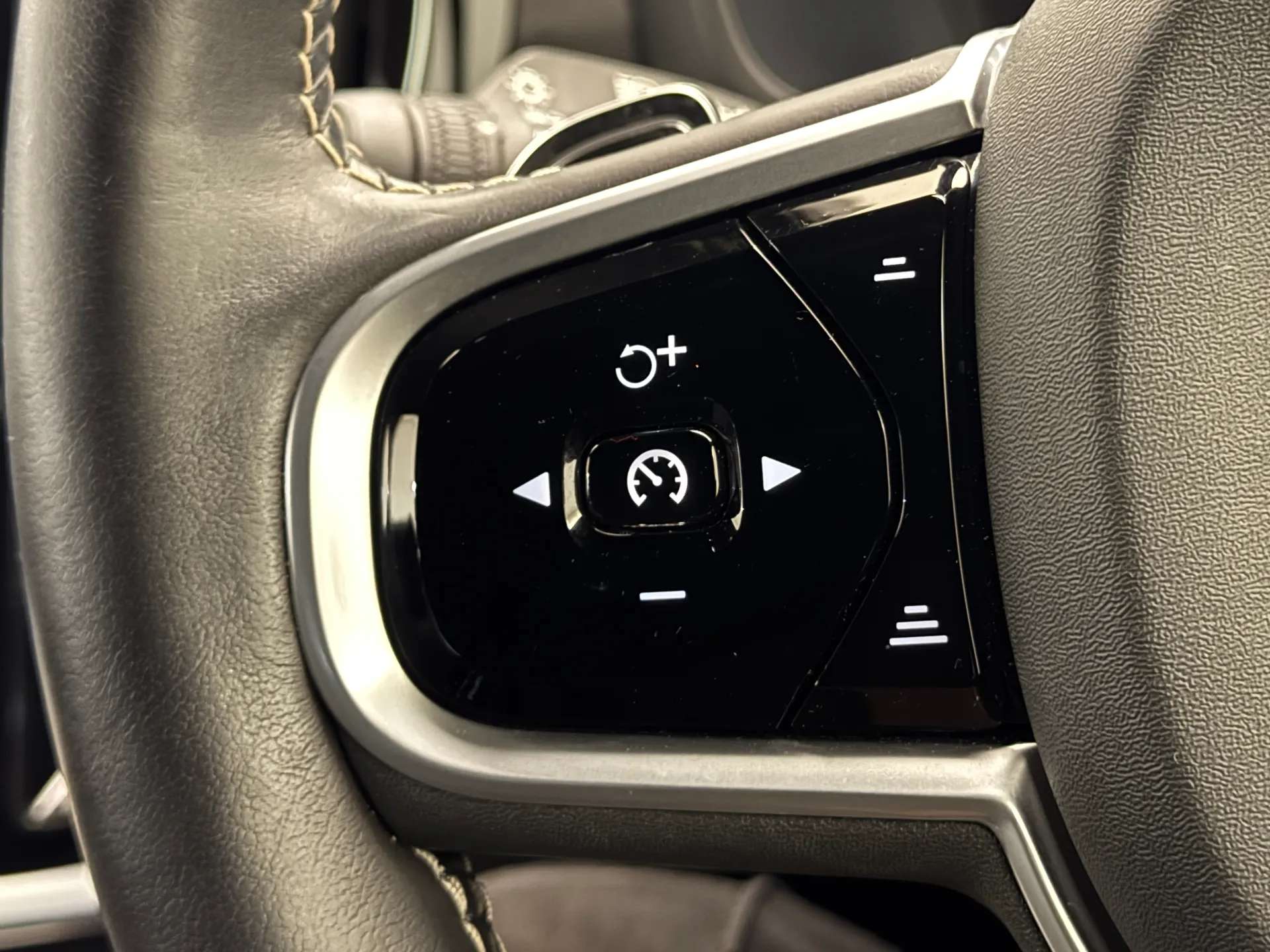 2020 VOLVO V60 2020 VOLVO V60