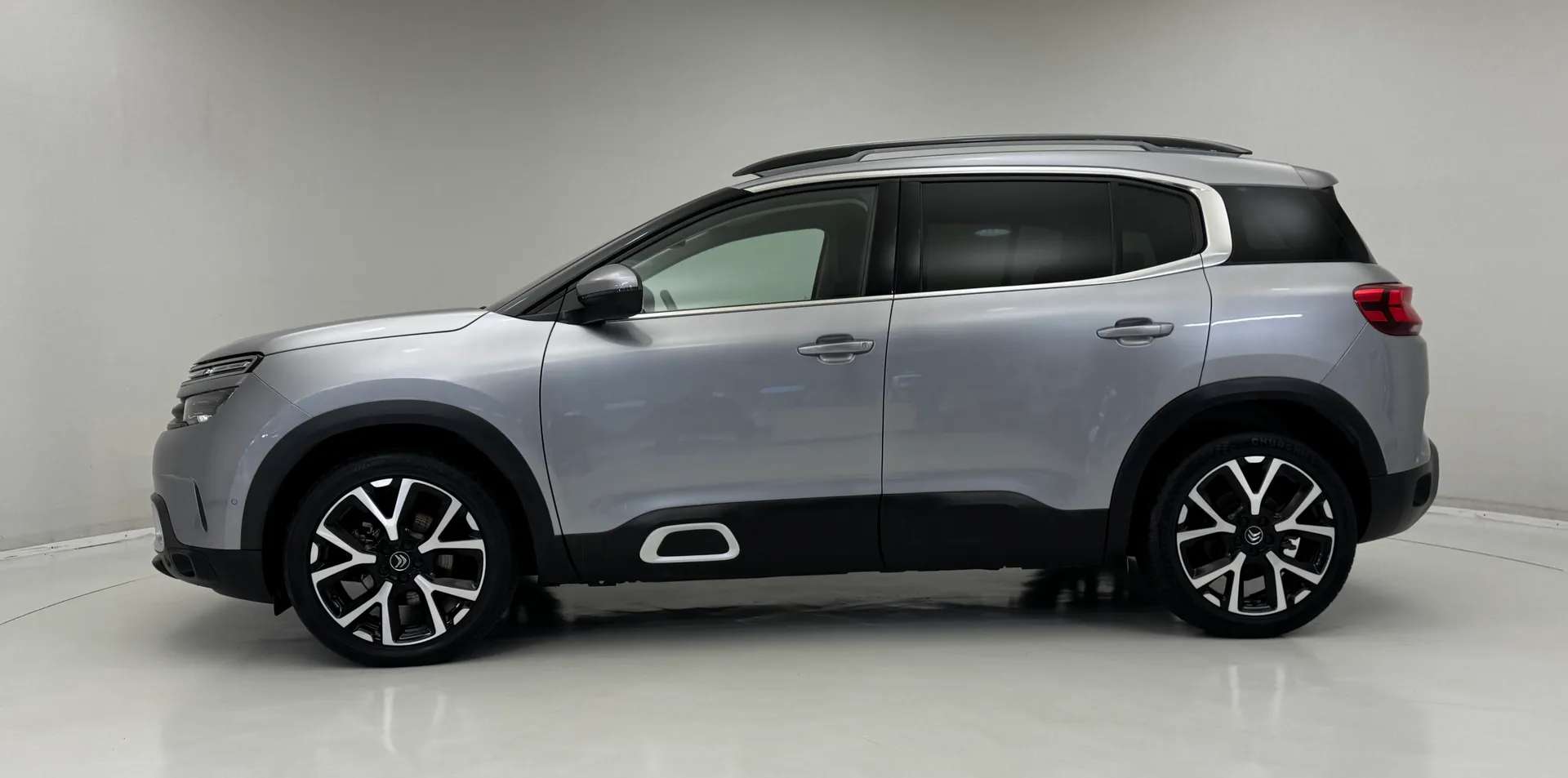 A 2020 CITROEN C5 AIRCROSS 1.2 PureTech 130 Flair Plus 5dr EAT8 â
AUTOMATIC â
A 2020 CITROEN C5 AIRCROSS 1.2 PureTech 130 Flair Plus 5dr EAT8 â
AUTOMATIC â