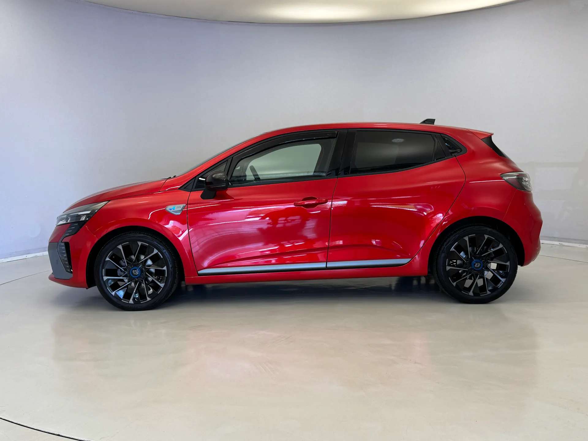A 2024 RENAULT CLIO 1.0 TCe 90 Esprit Alpine 5dr A 2024 RENAULT CLIO 1.0 TCe 90 Esprit Alpine 5dr